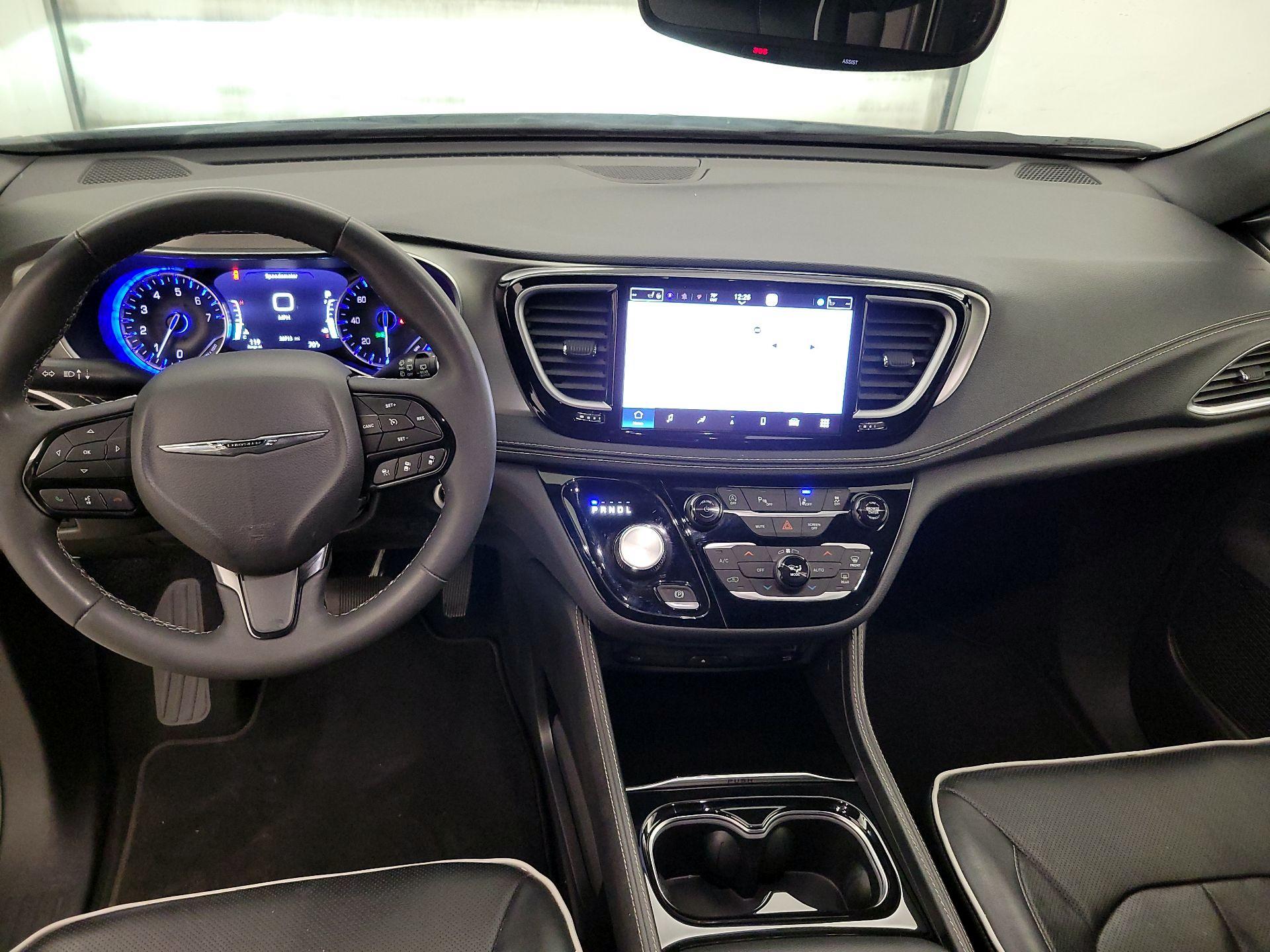 Thumbnail: 2023 Chrysler Pacifica - 9