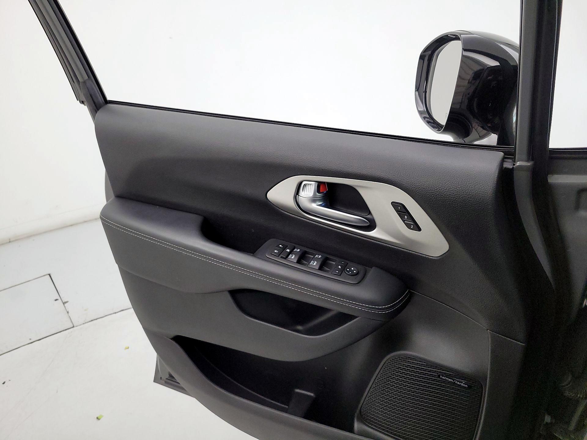 Thumbnail: 2023 Chrysler Pacifica - 12