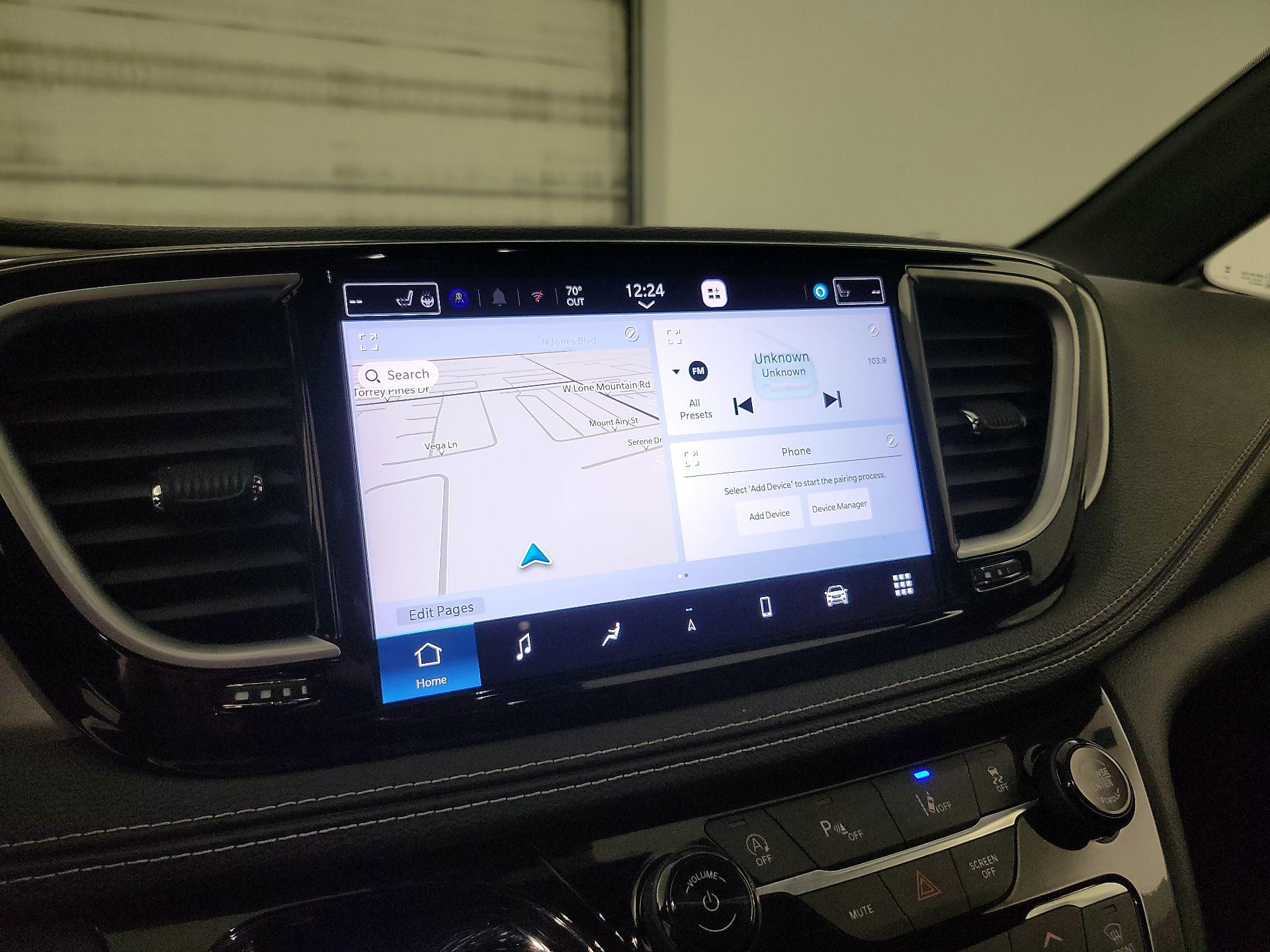 Thumbnail: 2023 Chrysler Pacifica - 16