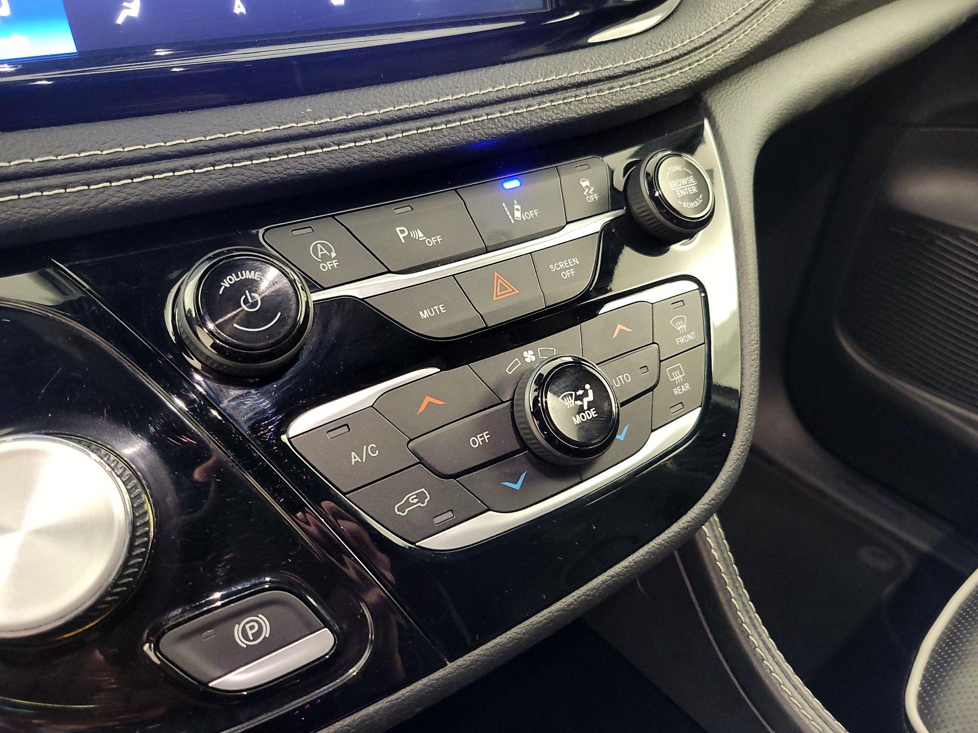 Thumbnail: 2023 Chrysler Pacifica - 17