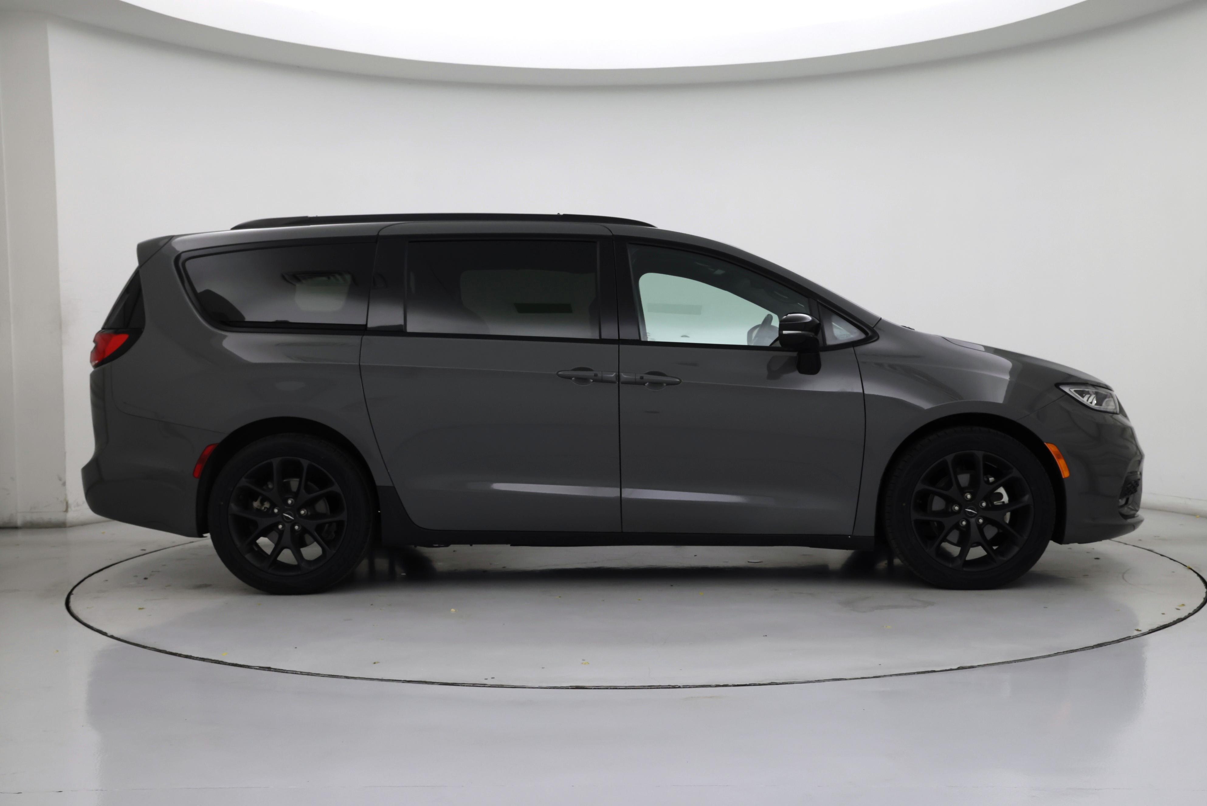 Thumbnail: 2023 Chrysler Pacifica - 7