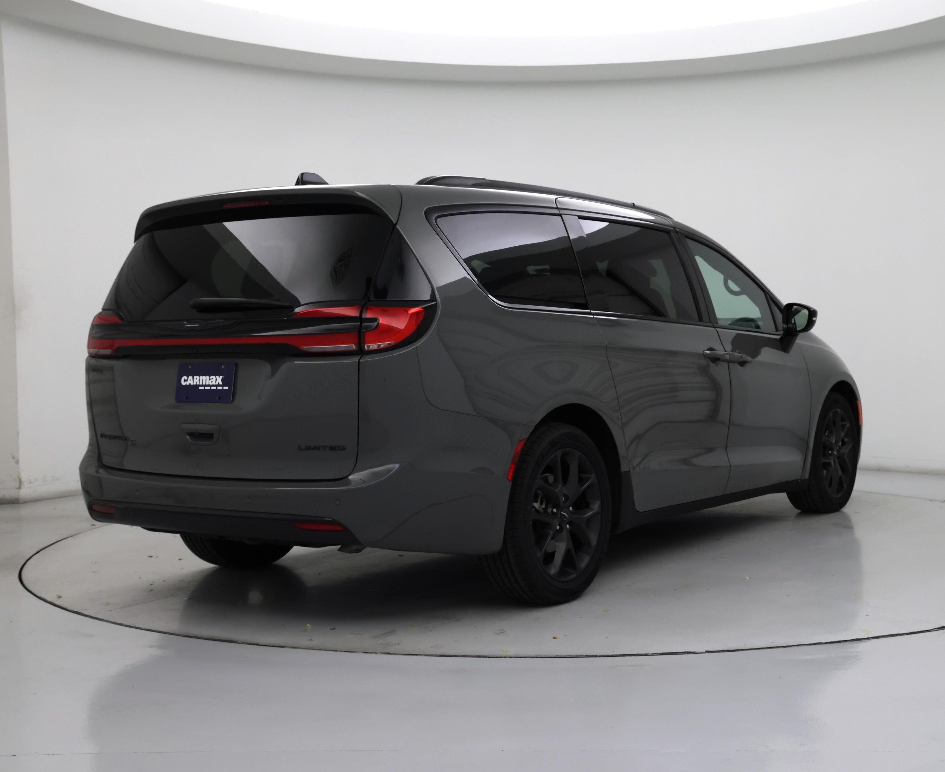 Thumbnail: 2023 Chrysler Pacifica - 8