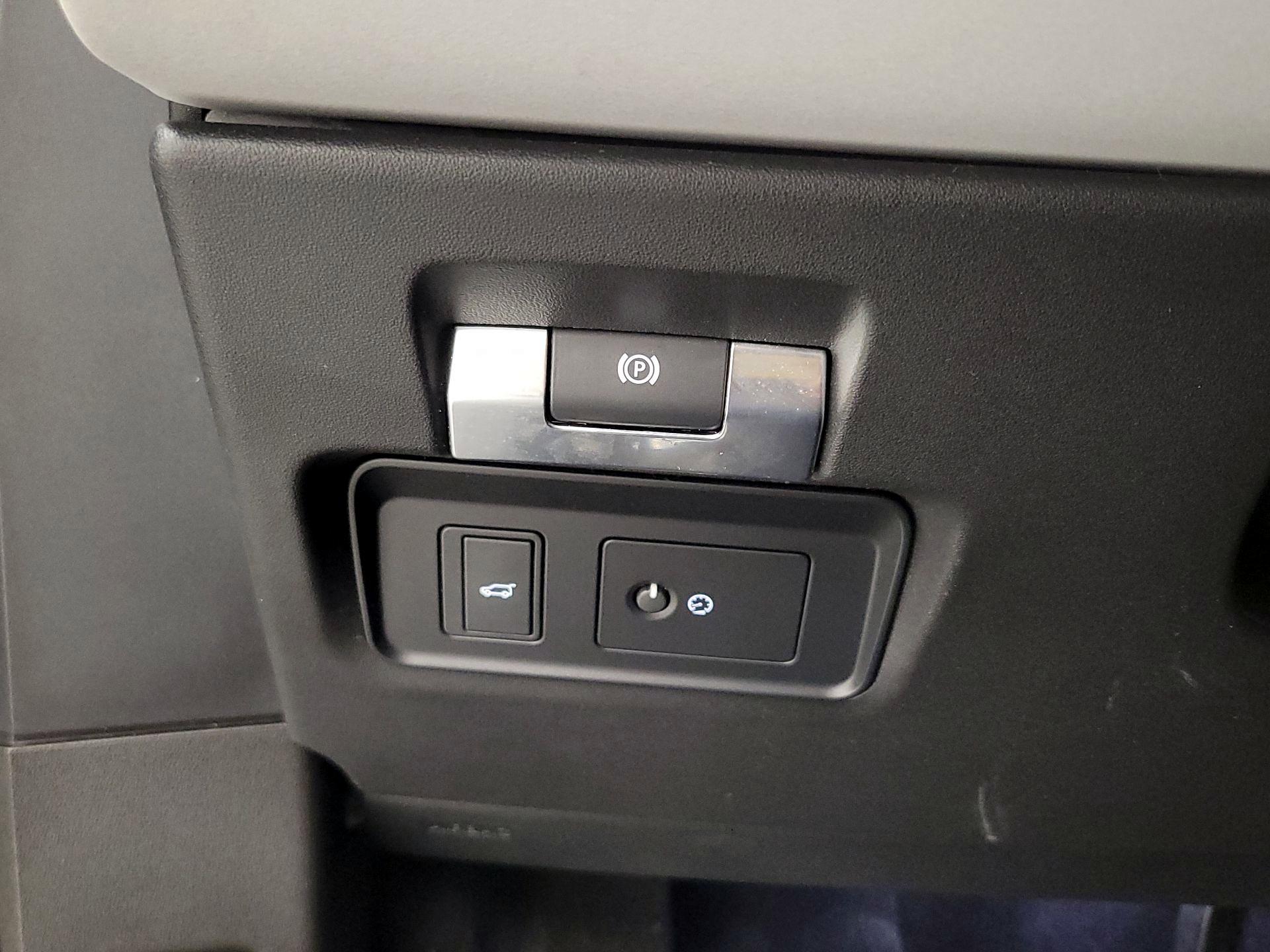 Thumbnail: 2020 Land Rover Range Rover Evoque - 13