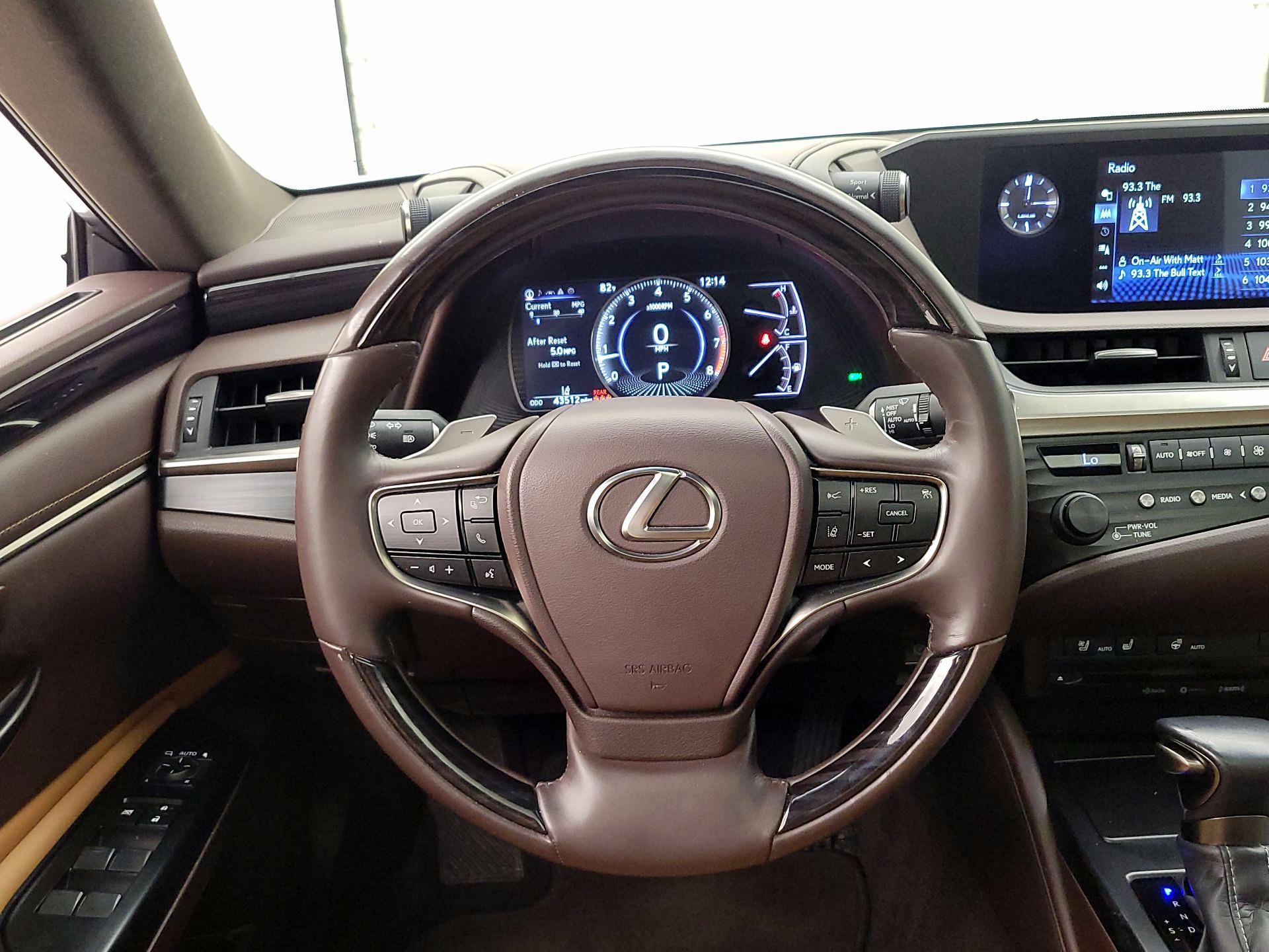 Thumbnail: 2020 Lexus ES - 10