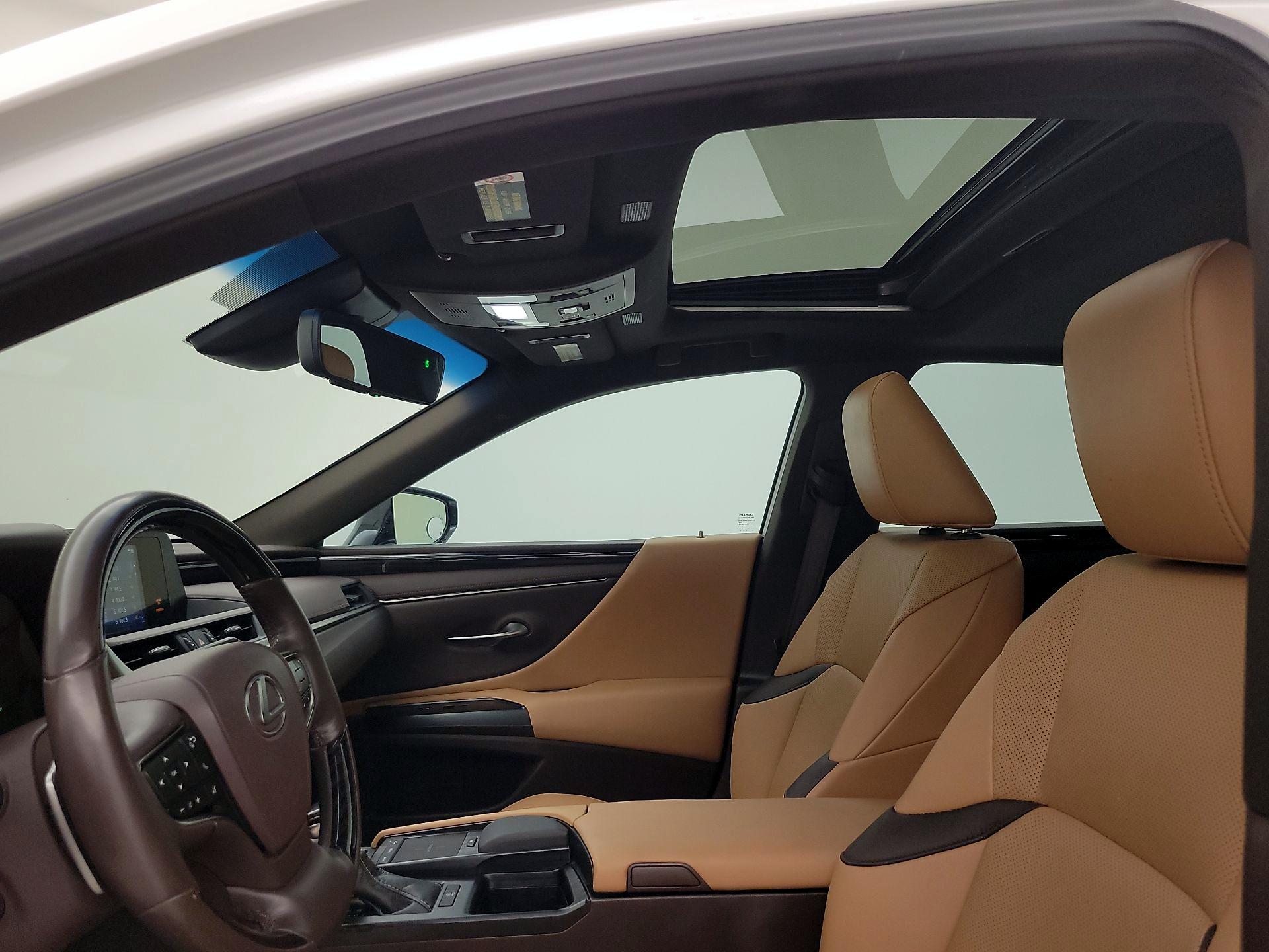 Thumbnail: 2020 Lexus ES - 19