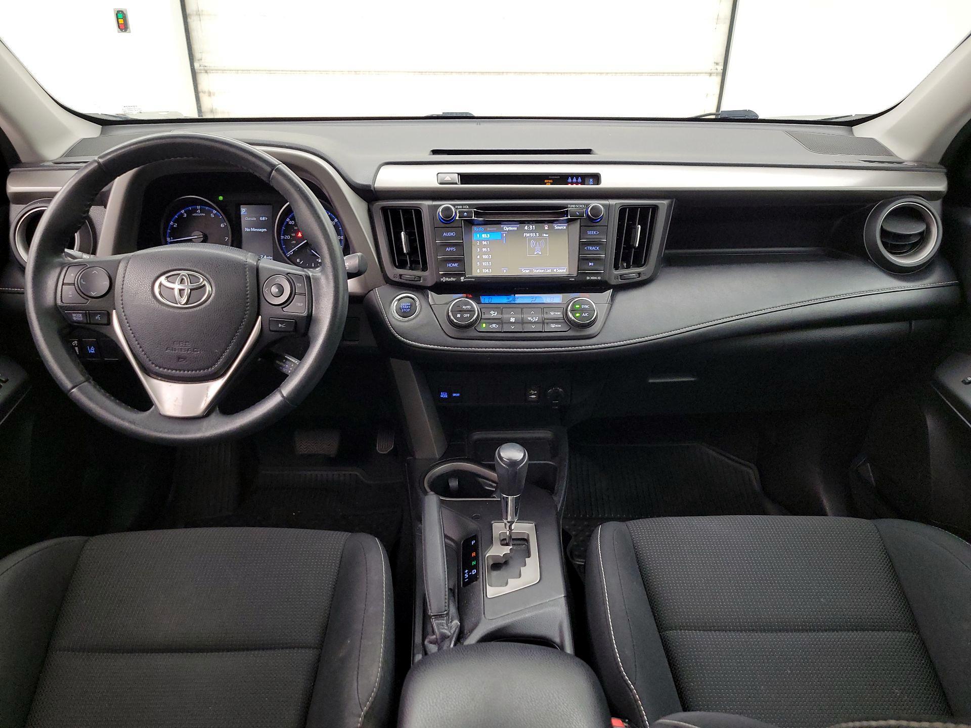 Thumbnail: 2017 Toyota RAV4 - 9