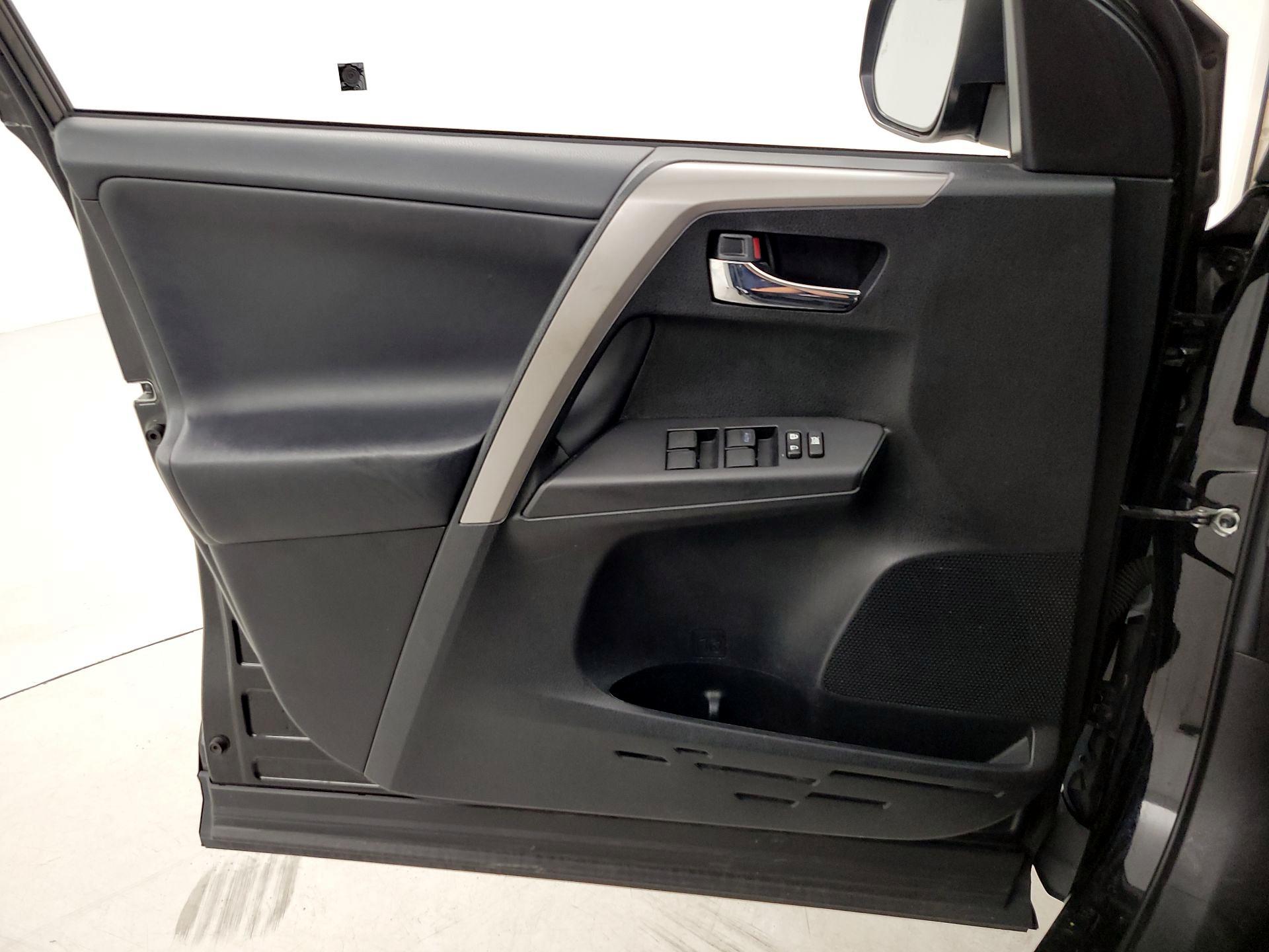 Thumbnail: 2017 Toyota RAV4 - 12