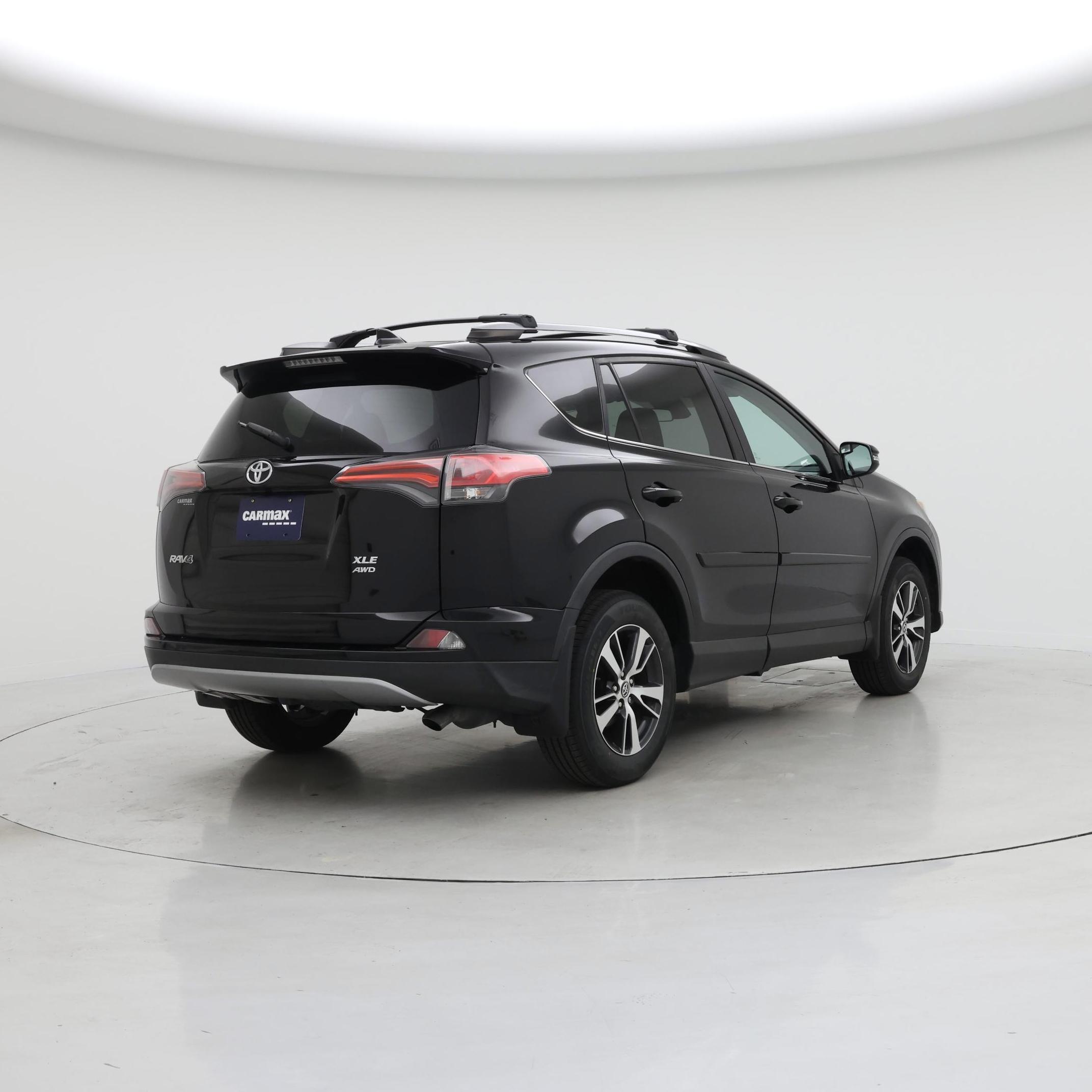 Thumbnail: 2017 Toyota RAV4 - 8