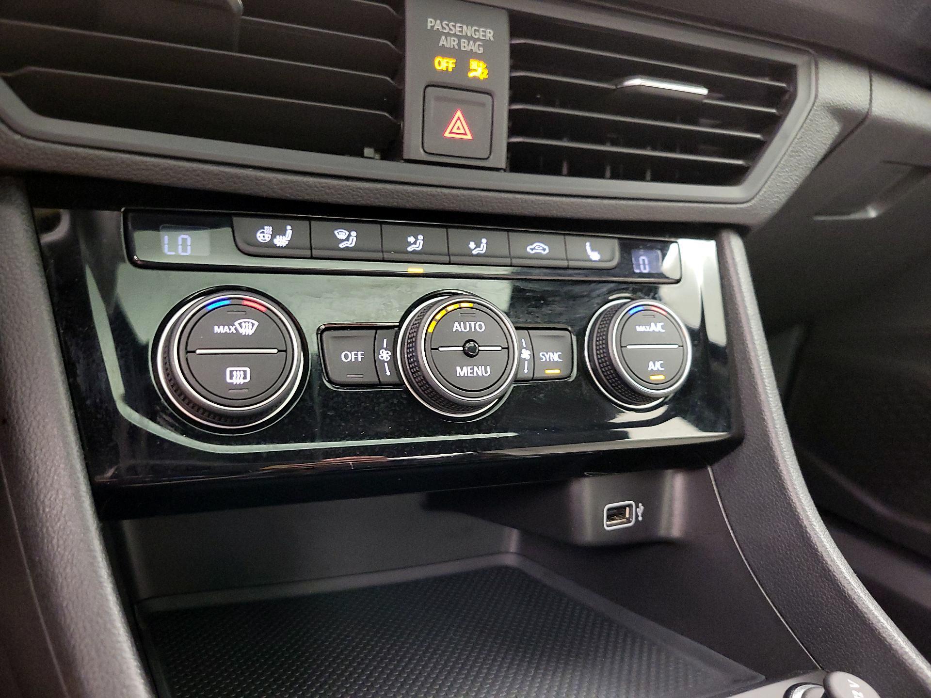 Thumbnail: 2019 Volkswagen Jetta - 16