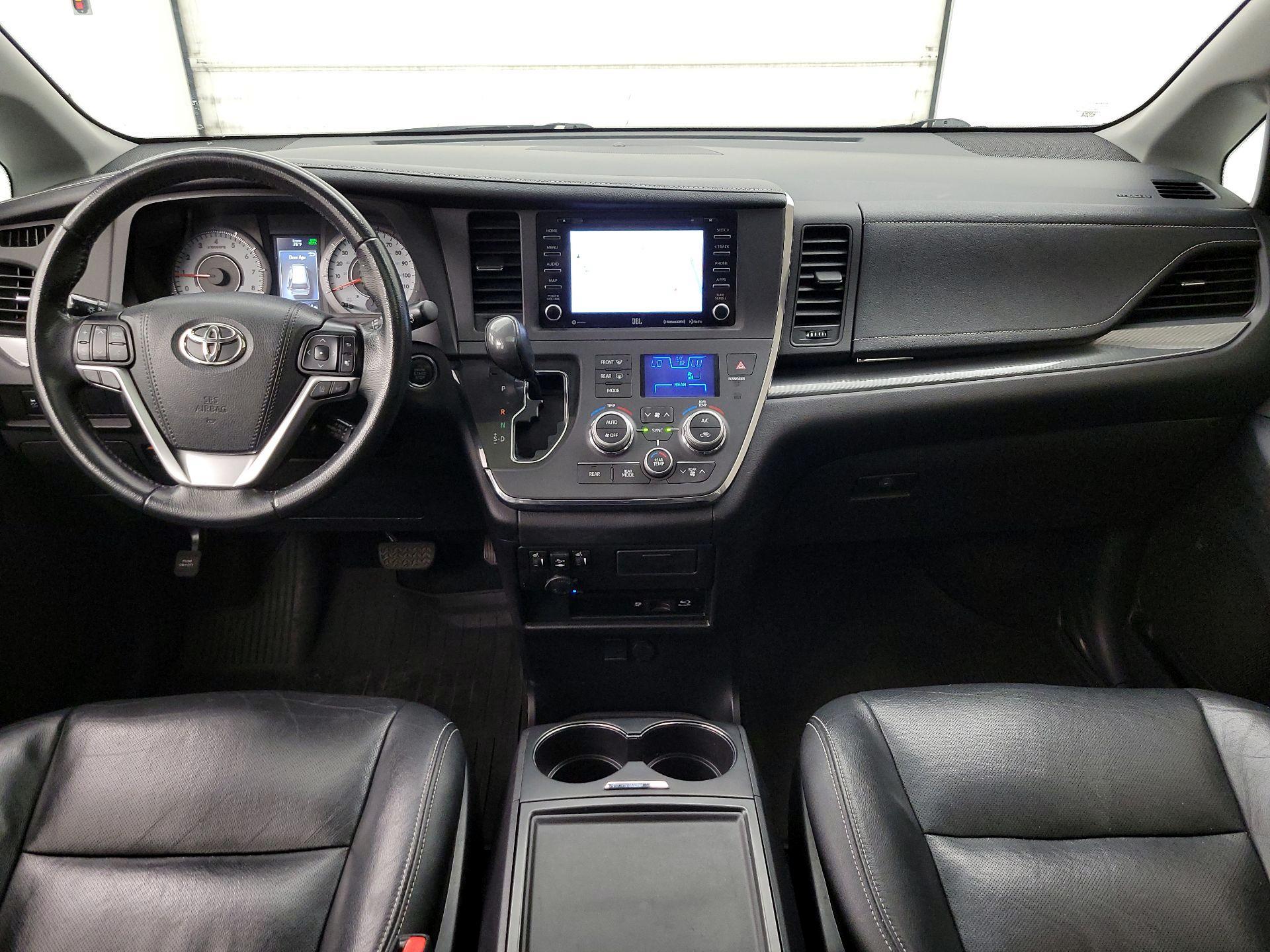 Thumbnail: 2019 Toyota Sienna - 9