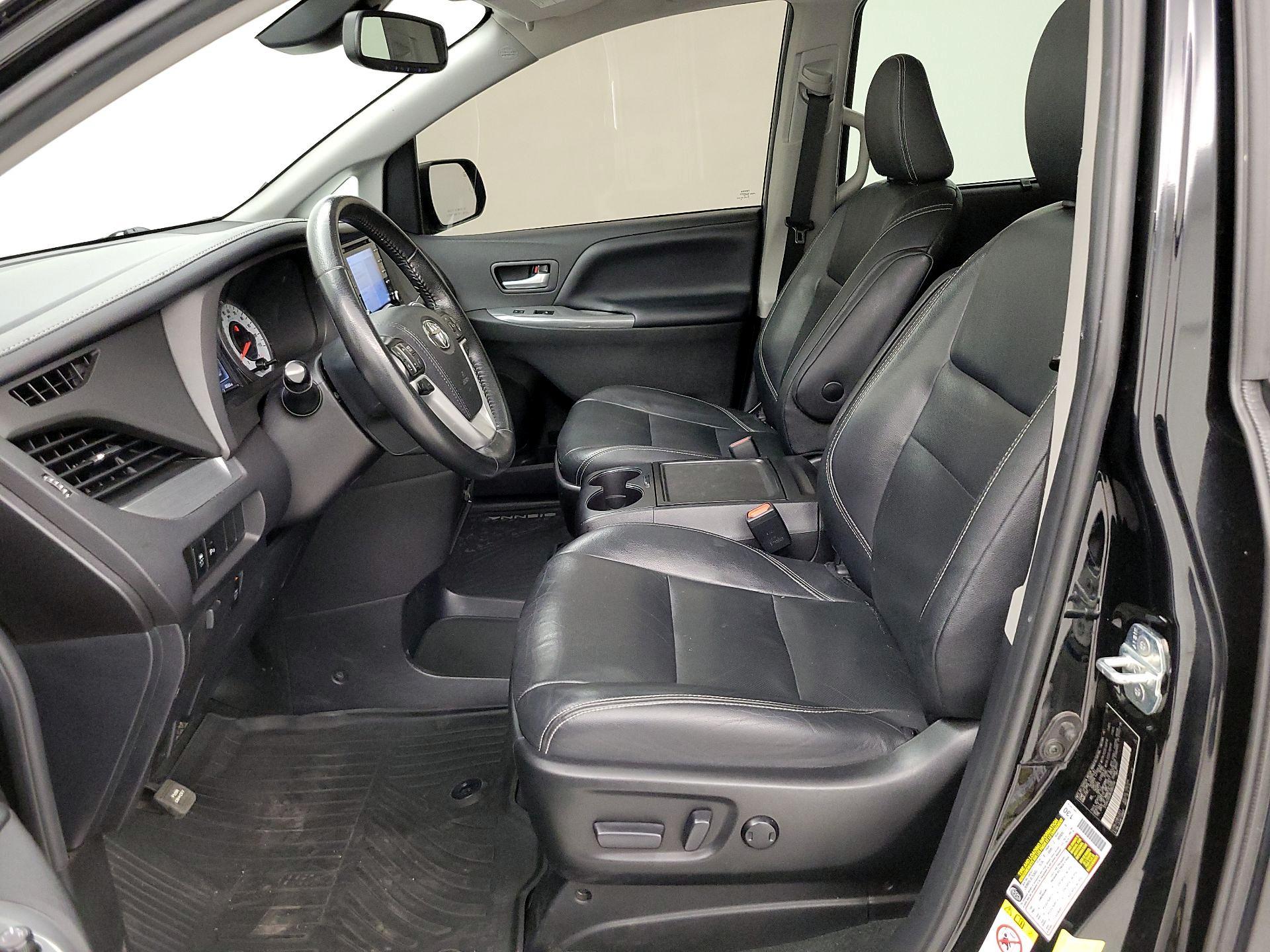 Thumbnail: 2019 Toyota Sienna - 11