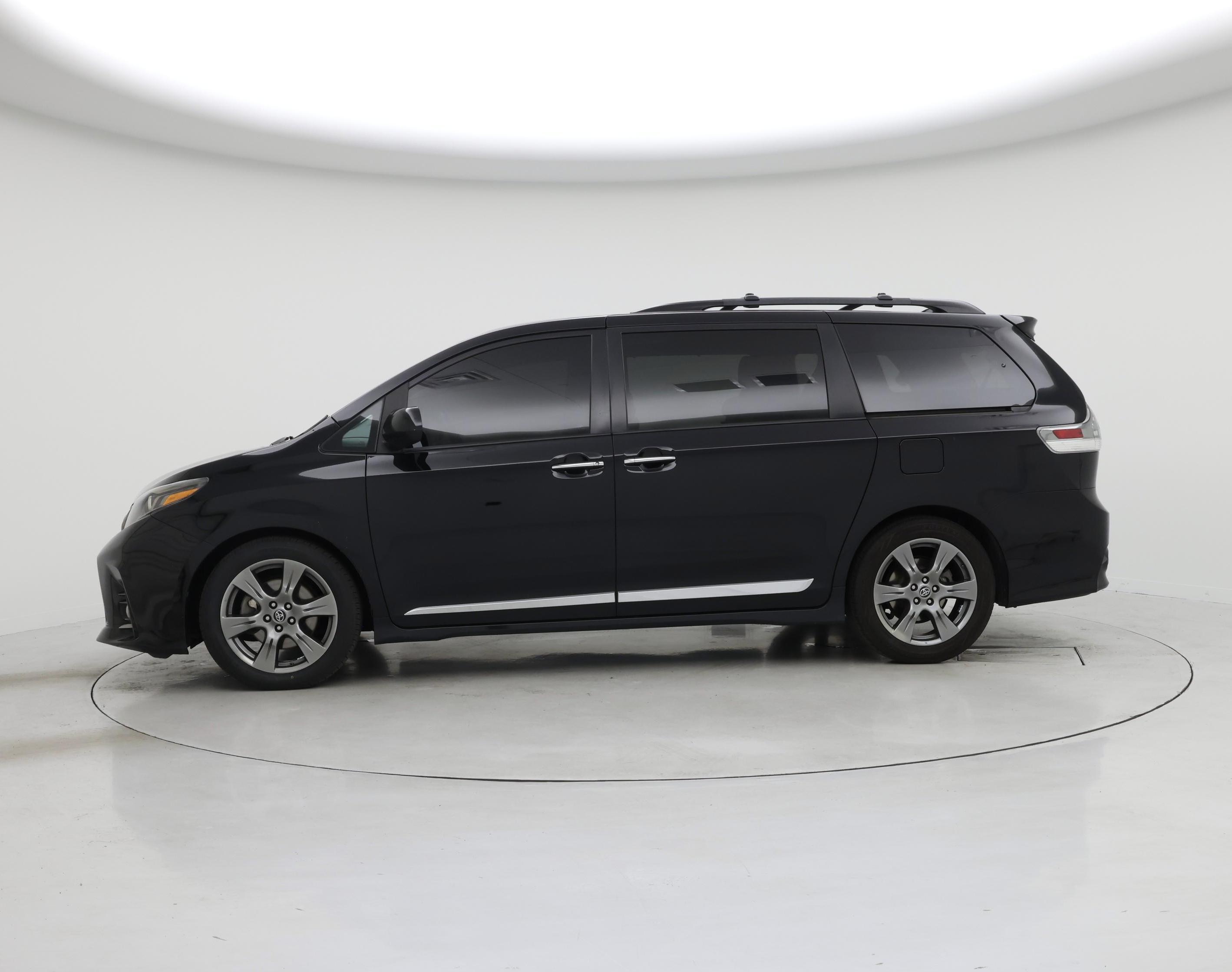 Thumbnail: 2019 Toyota Sienna - 3