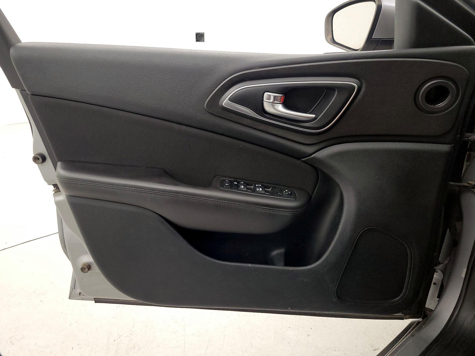 Thumbnail: 2015 Chrysler 200 - 12