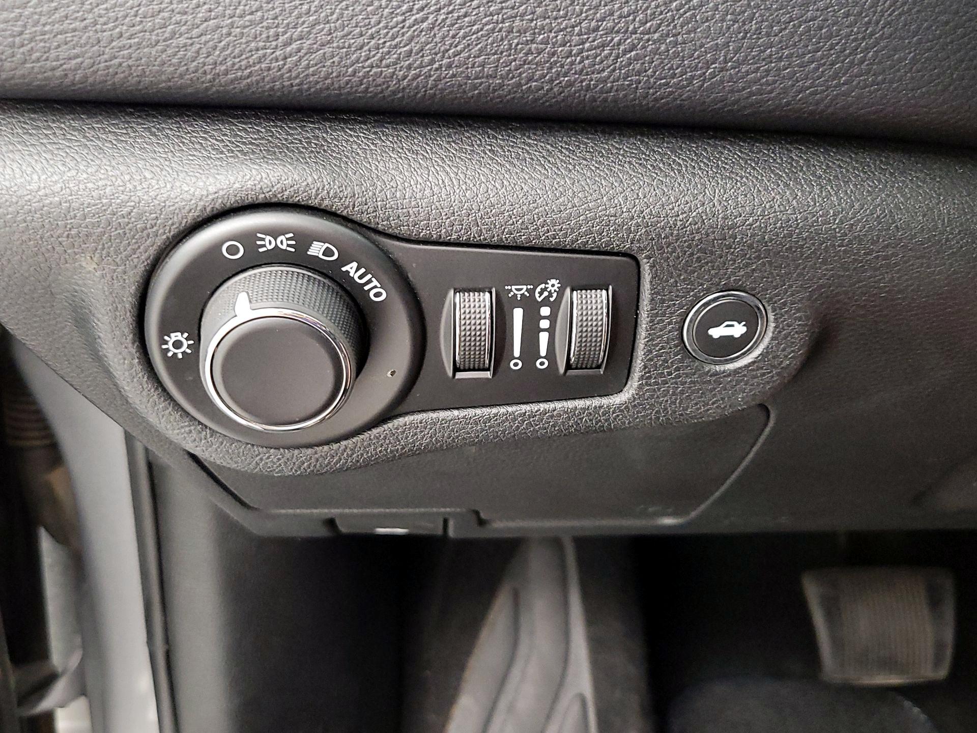 Thumbnail: 2015 Chrysler 200 - 13