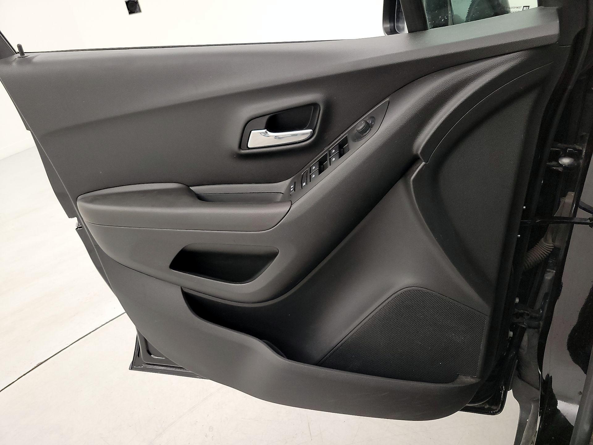 Thumbnail: 2021 Chevrolet Trax - 12