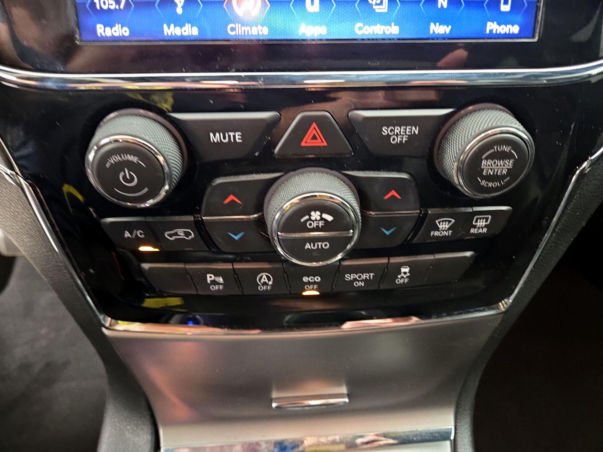 Thumbnail: 2019 Jeep Grand Cherokee - 16