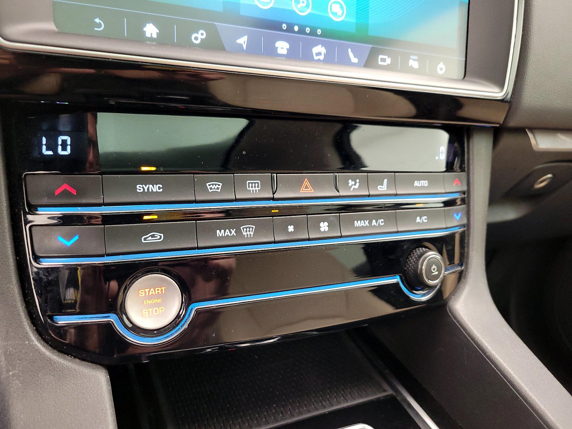 Thumbnail: 2019 Jaguar F-Pace - 17