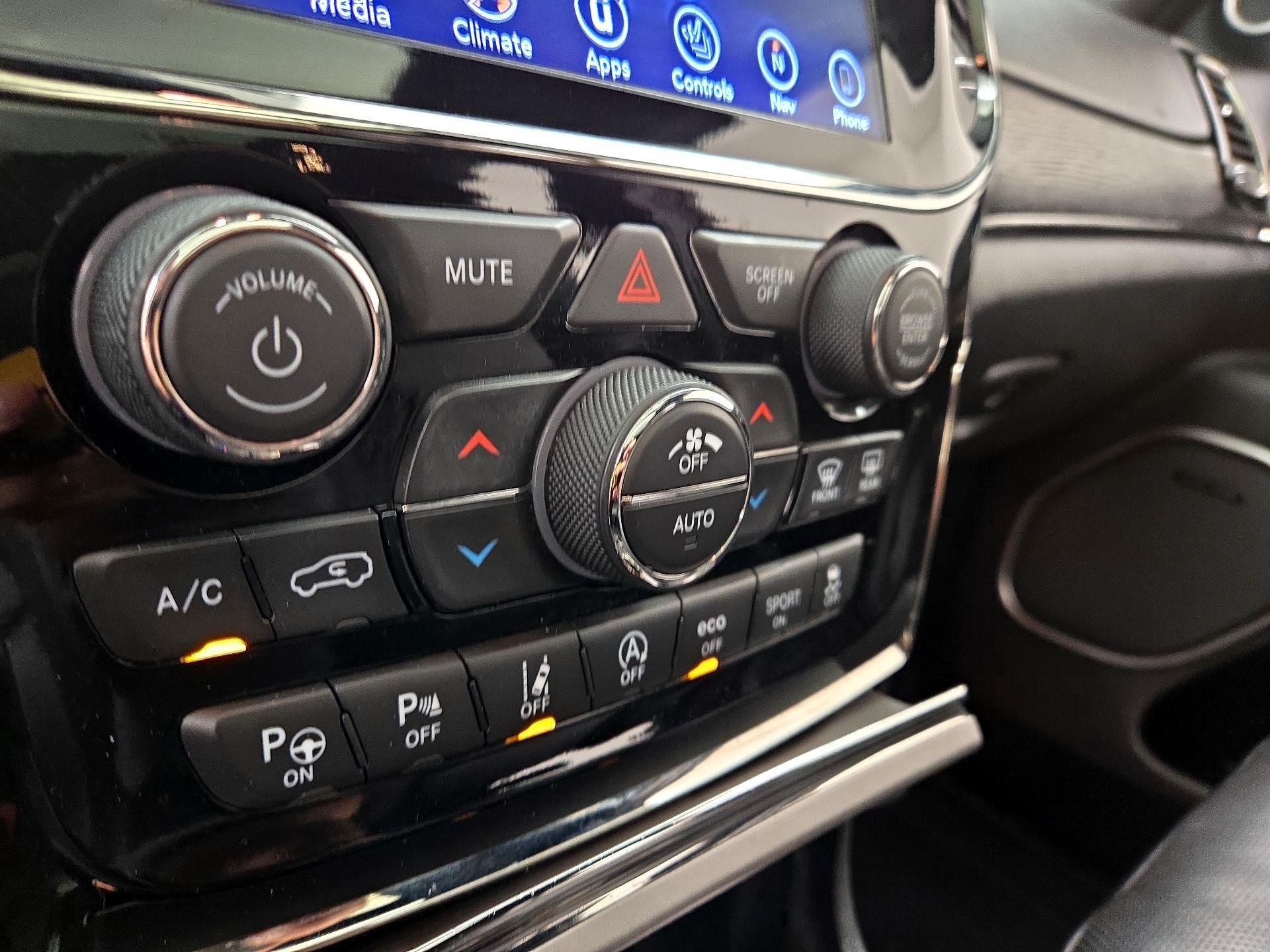 Thumbnail: 2019 Jeep Grand Cherokee - 16