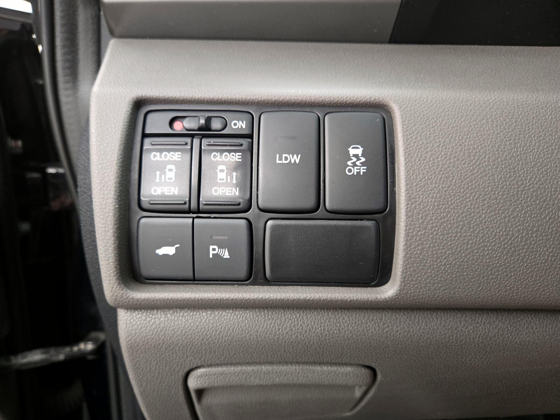 Thumbnail: 2016 Honda Odyssey - 13