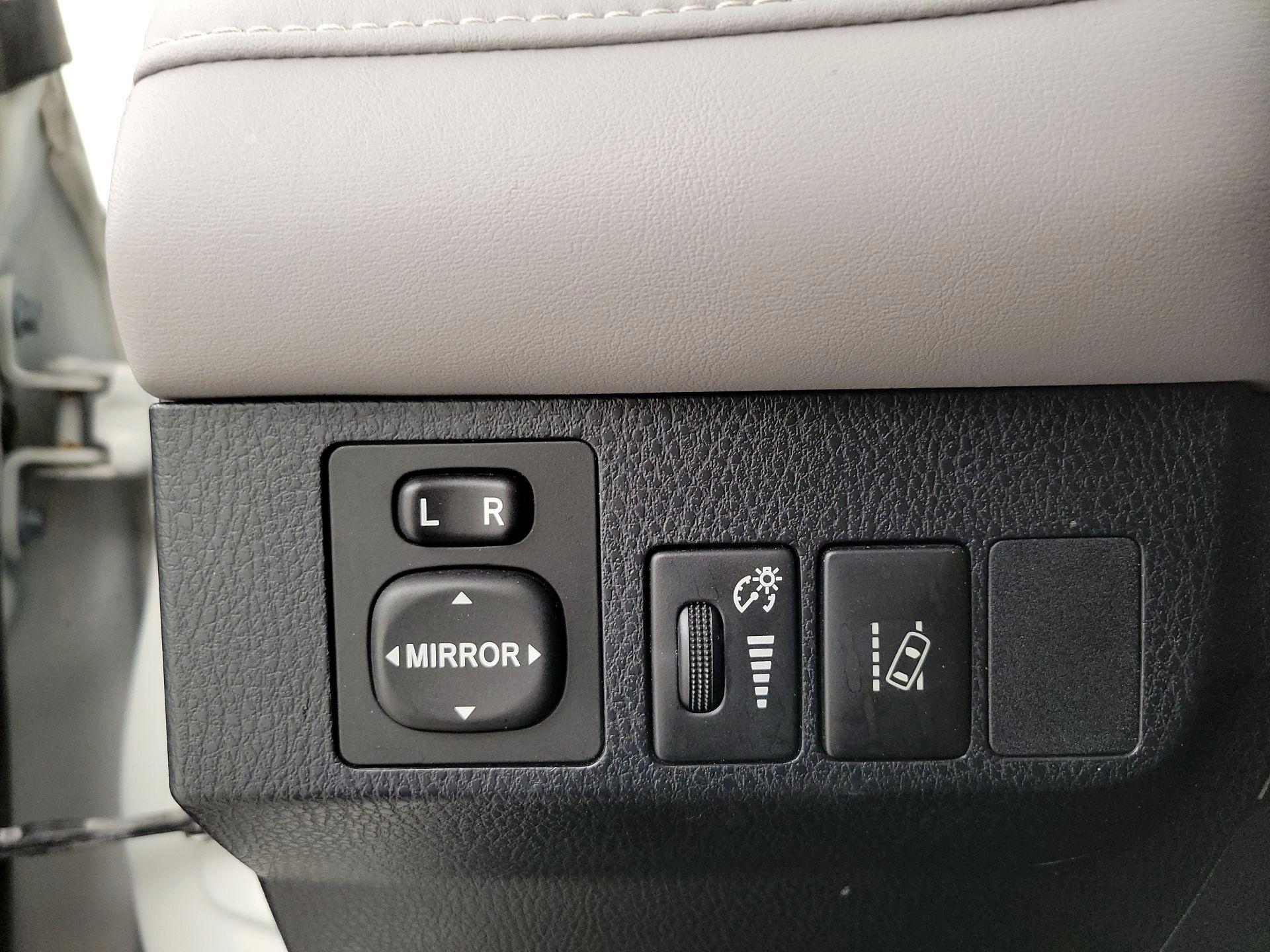 Thumbnail: 2017 Toyota RAV4 - 13