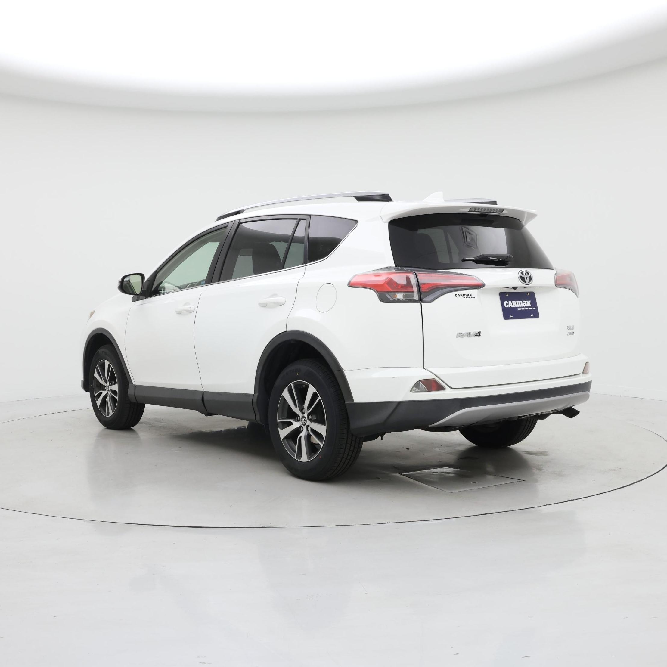 Thumbnail: 2017 Toyota RAV4 - 2