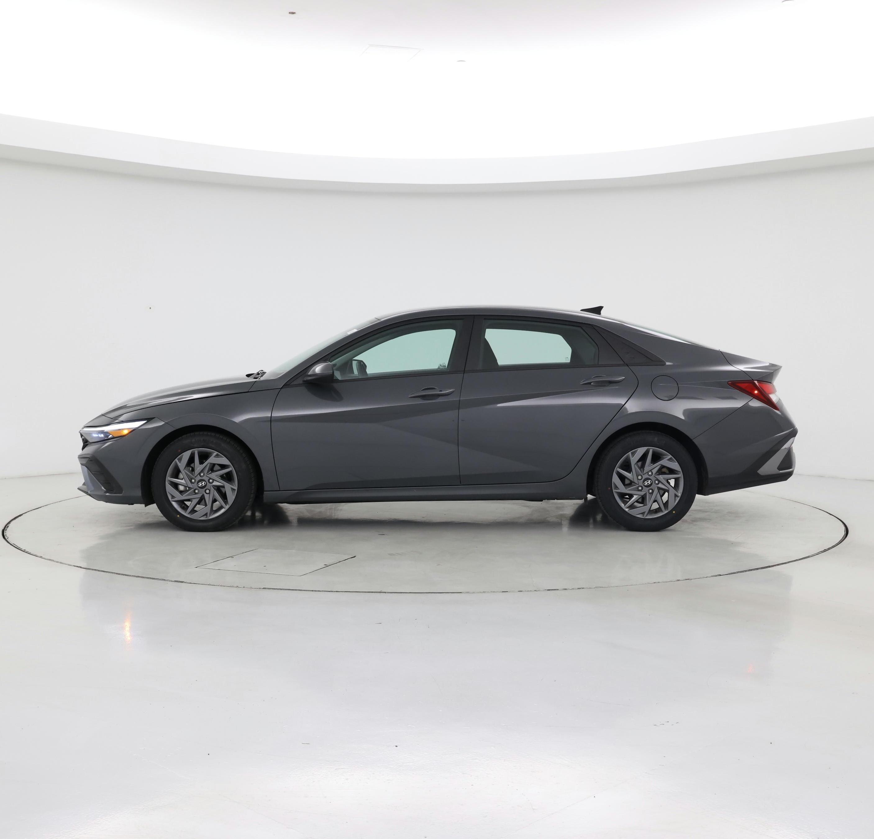 Thumbnail: 2024 Hyundai Elantra - 3