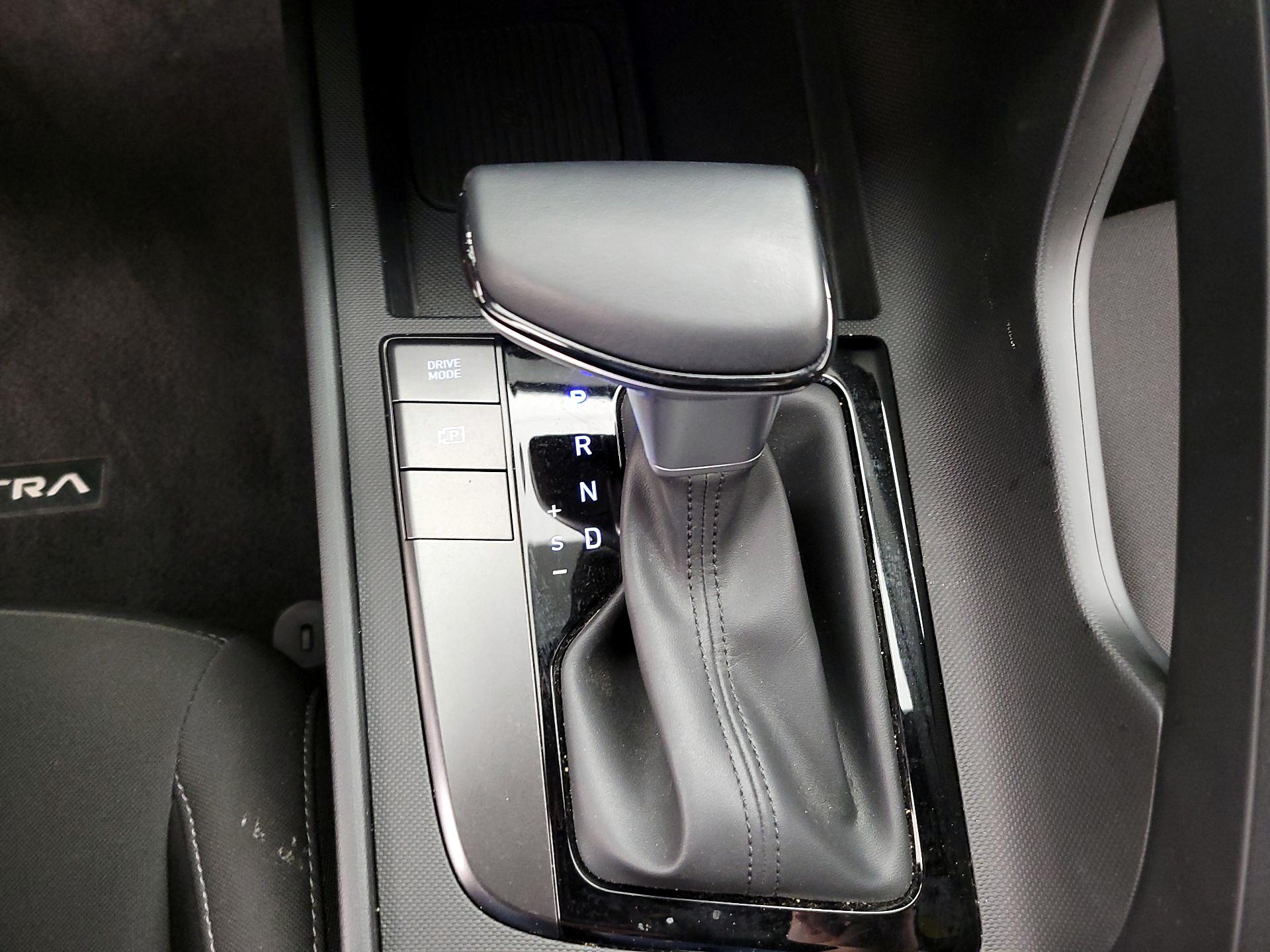 Thumbnail: 2025 Hyundai Elantra - 17