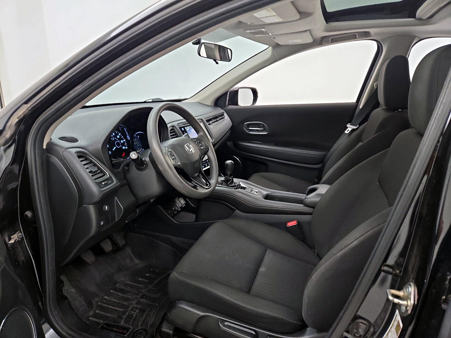 Thumbnail: 2016 Honda HR-V - 11