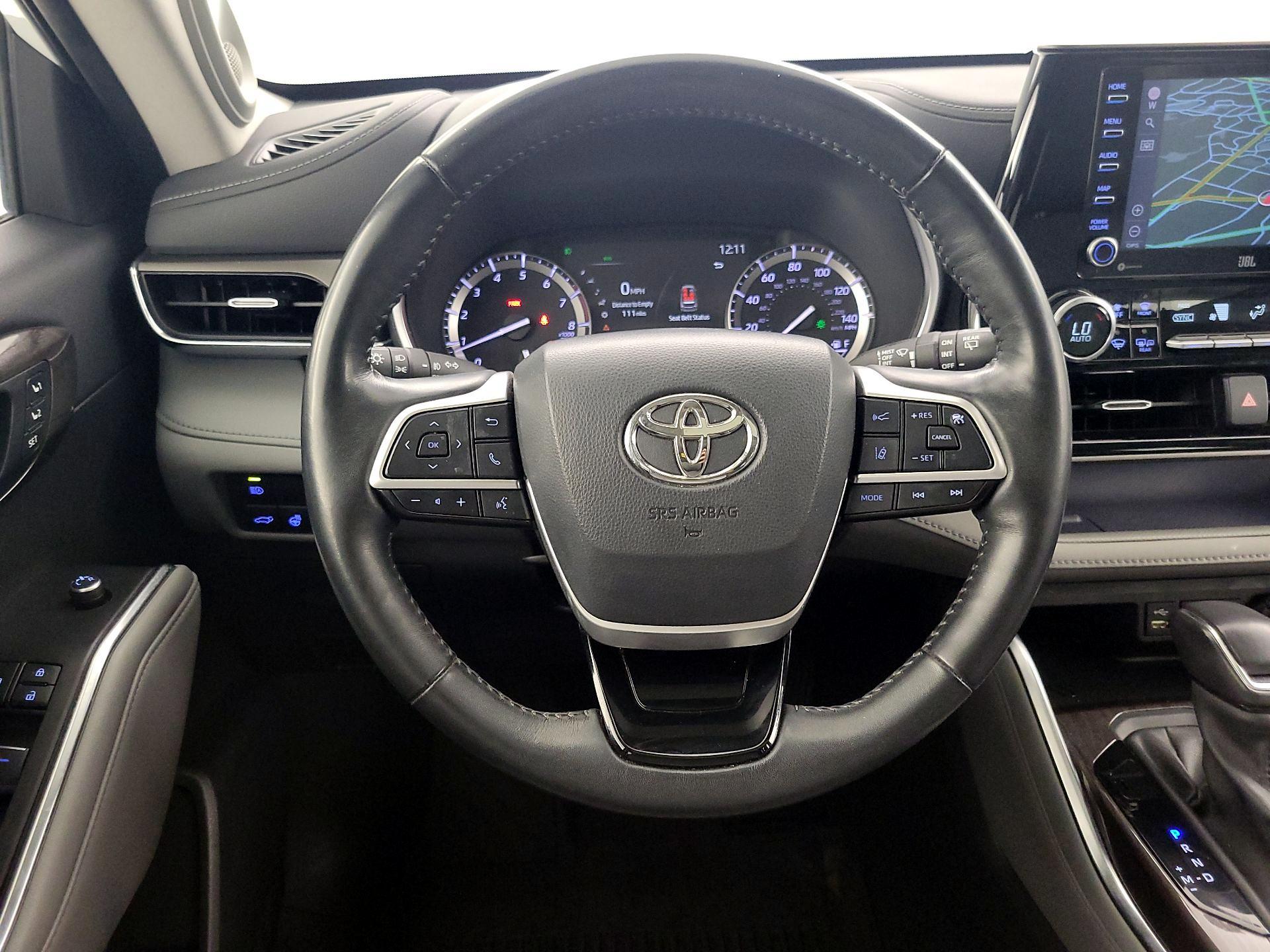 Thumbnail: 2022 Toyota Highlander - 10