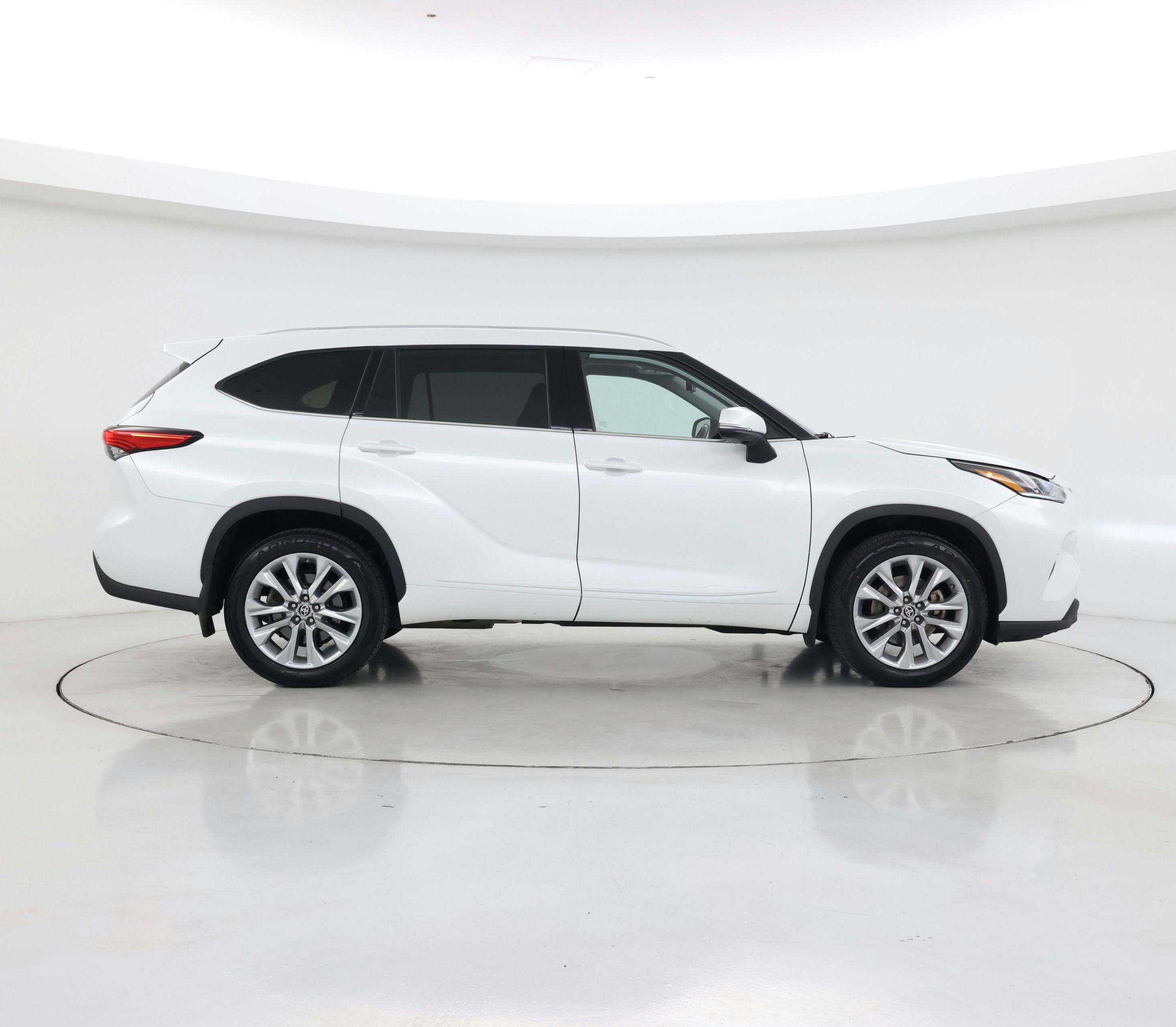 Thumbnail: 2022 Toyota Highlander - 7
