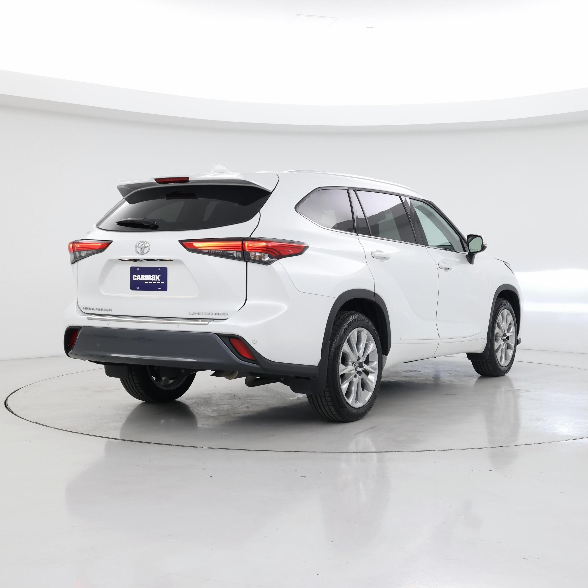 Thumbnail: 2022 Toyota Highlander - 8