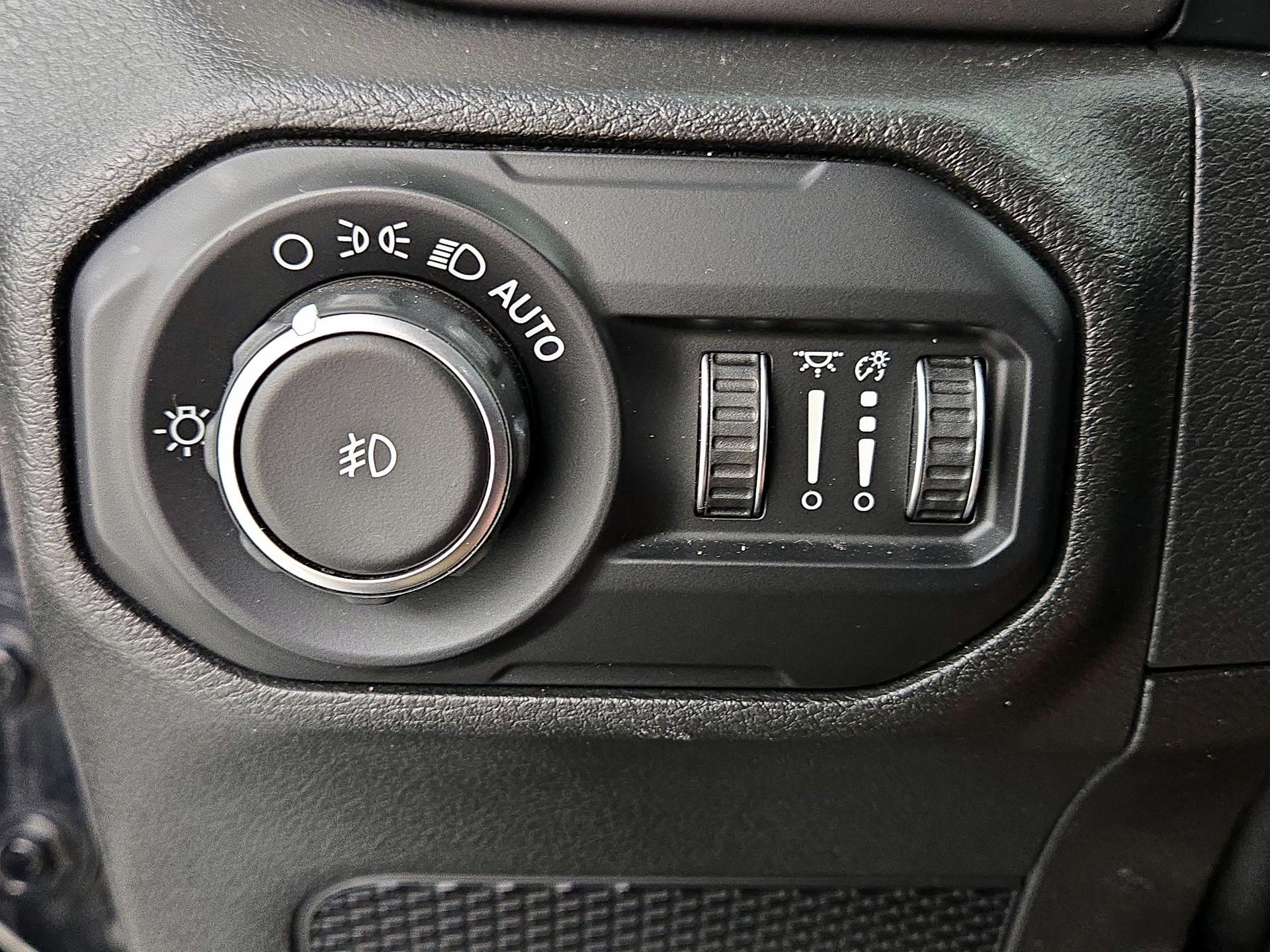 Thumbnail: 2018 Jeep Wrangler - 13