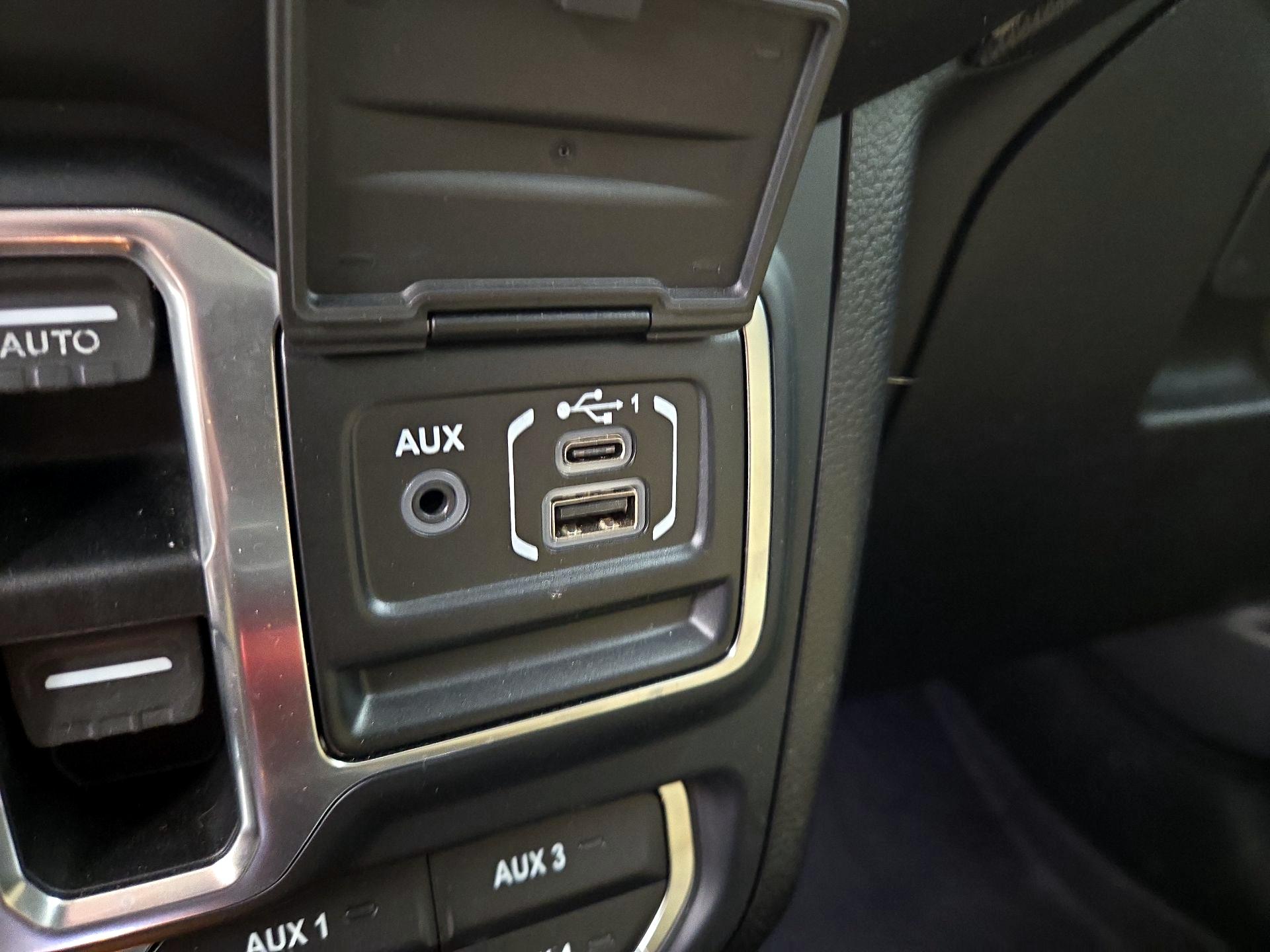 Thumbnail: 2018 Jeep Wrangler - 18