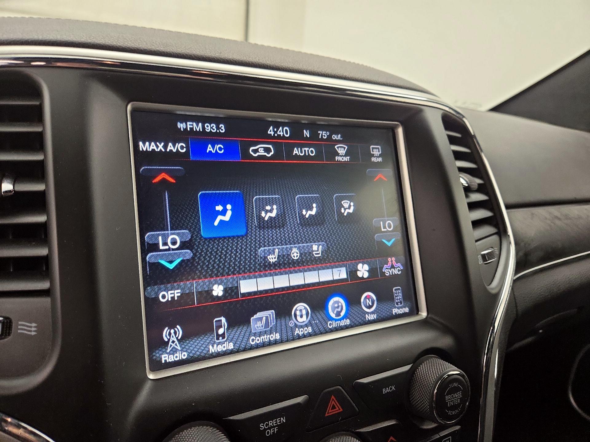 Thumbnail: 2015 Jeep Grand Cherokee - 17