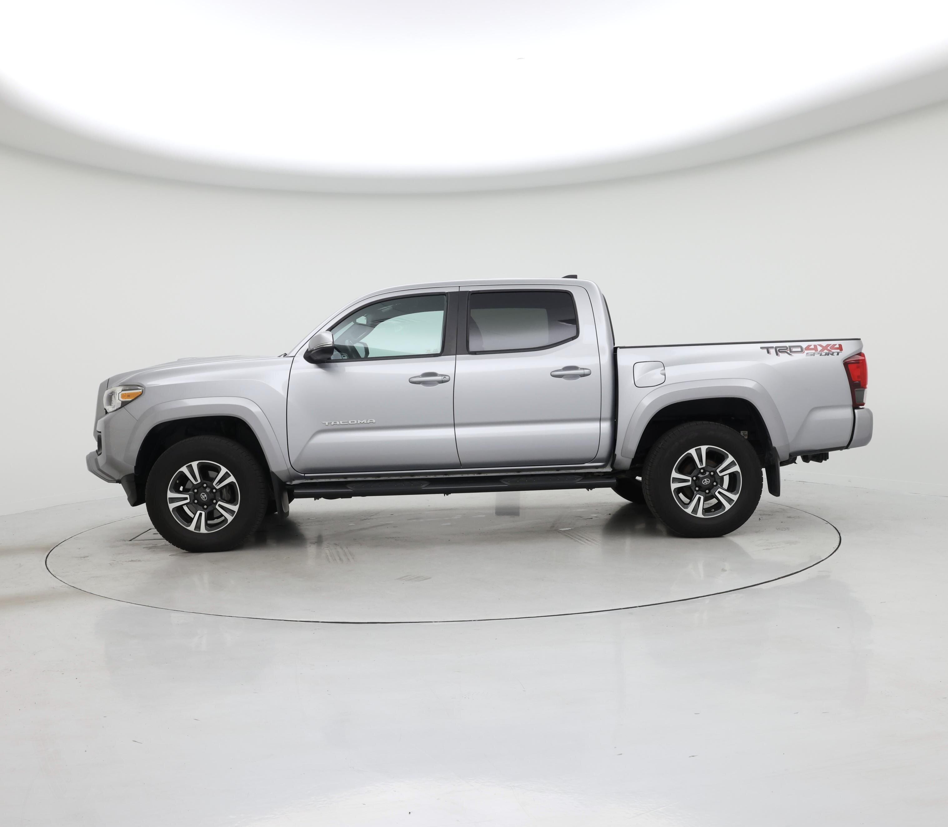 Thumbnail: 2018 Toyota Tacoma - 3