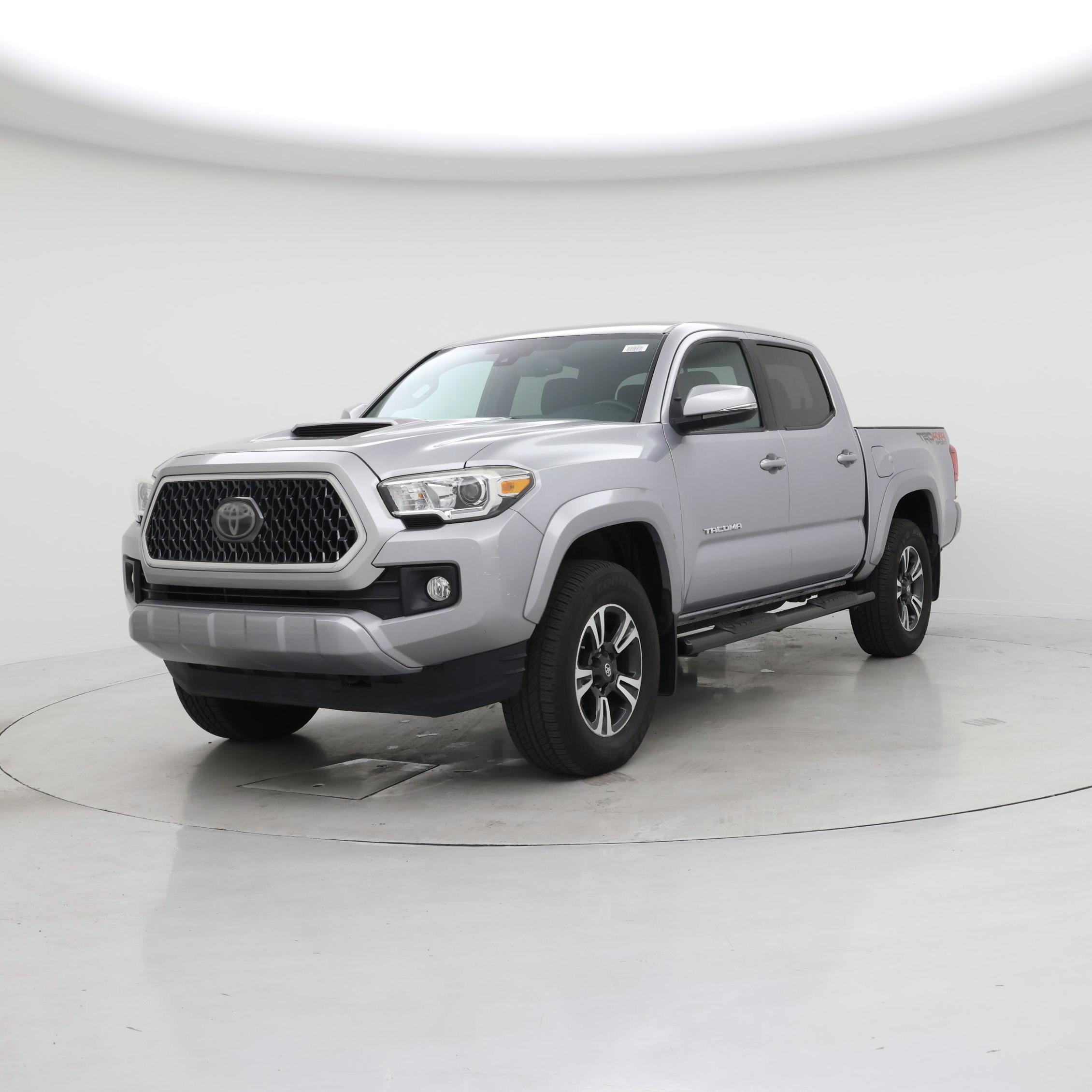 Thumbnail: 2018 Toyota Tacoma - 4