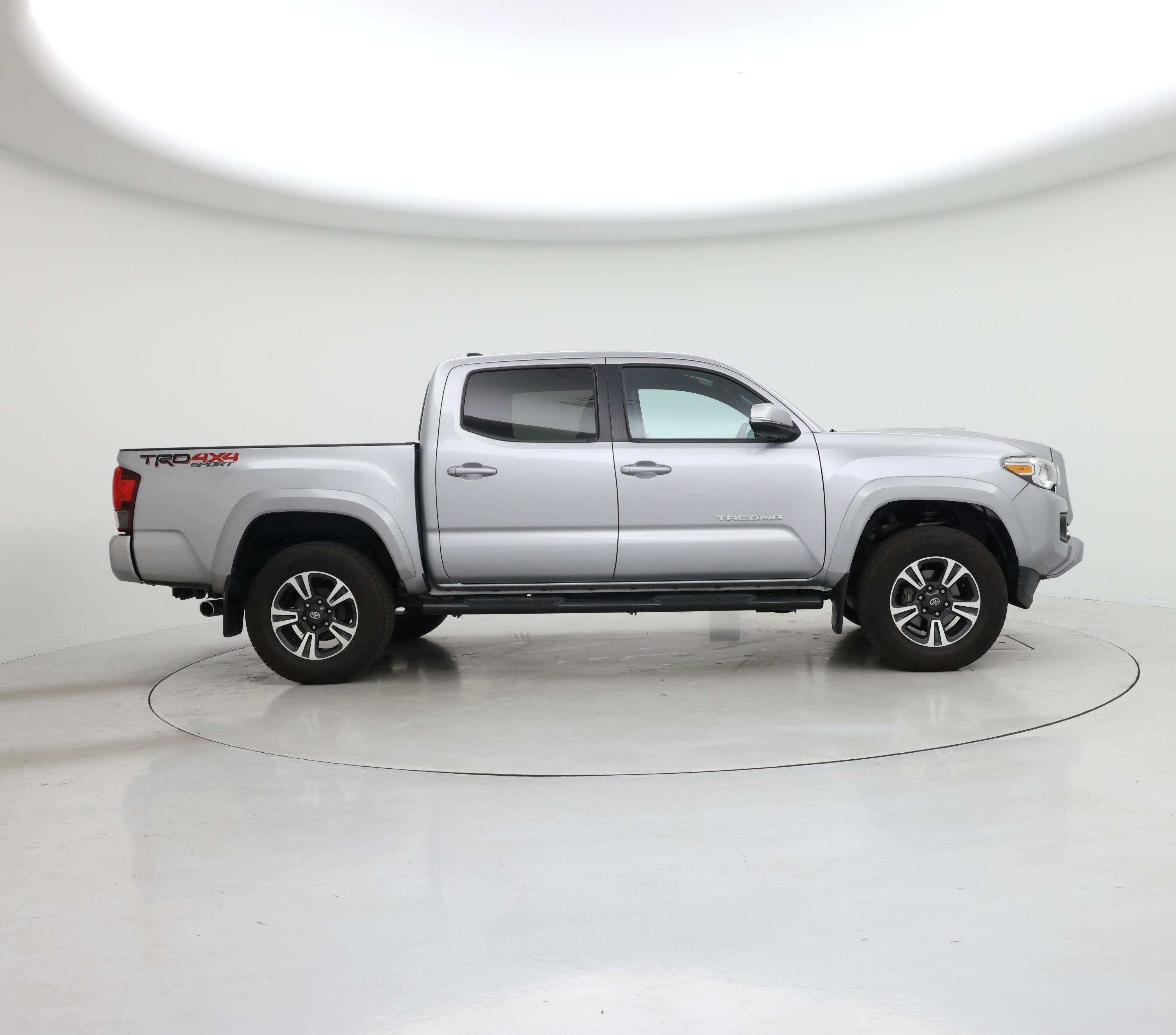 Thumbnail: 2018 Toyota Tacoma - 7