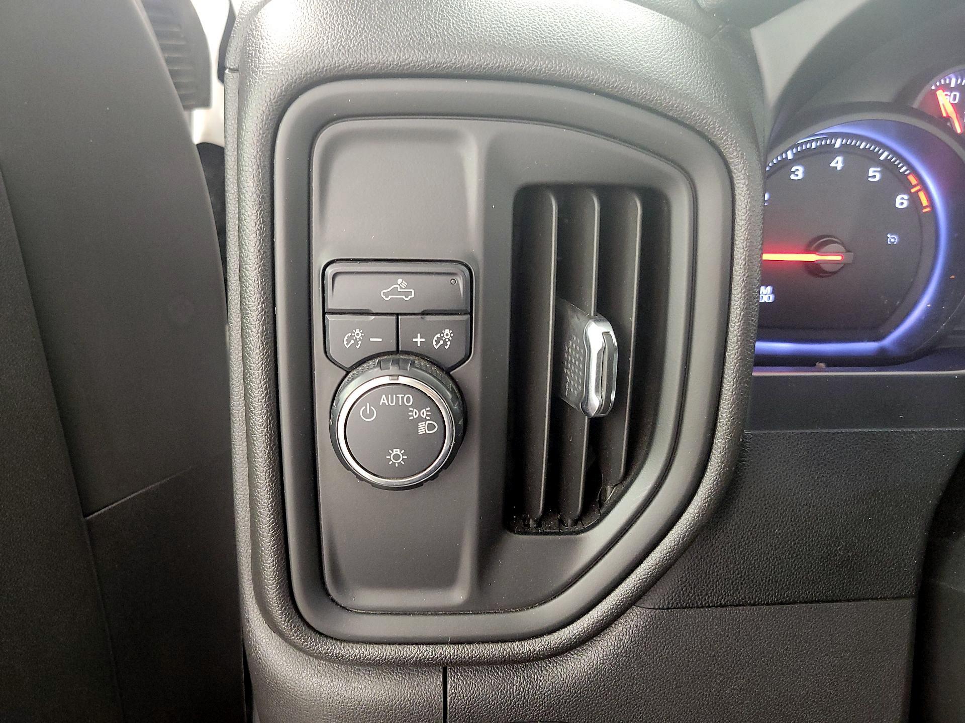 Thumbnail: 2020 Chevrolet Silverado 1500 - 13