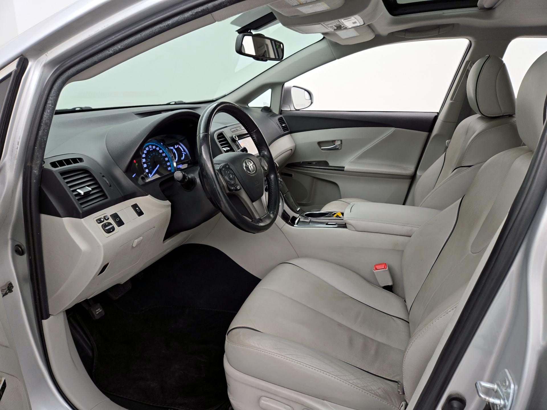 Thumbnail: 2014 Toyota Venza - 11