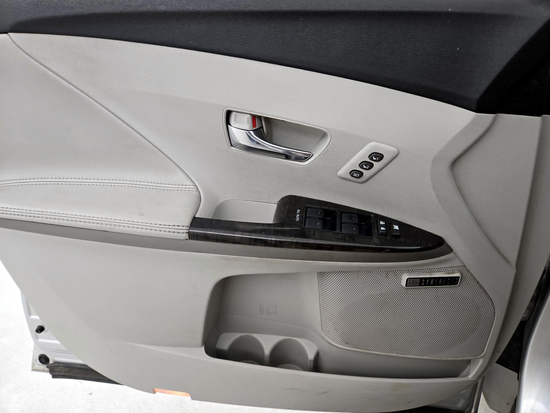 Thumbnail: 2014 Toyota Venza - 12