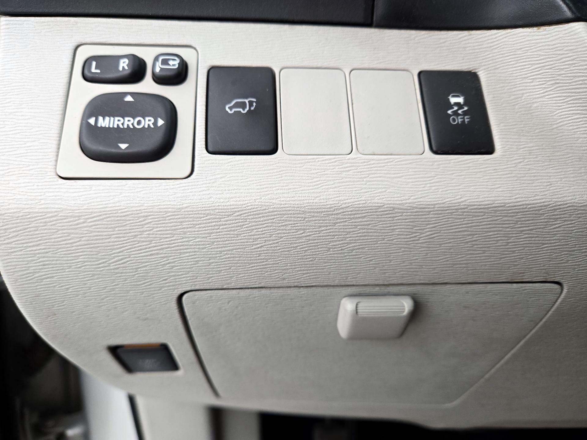 Thumbnail: 2014 Toyota Venza - 13