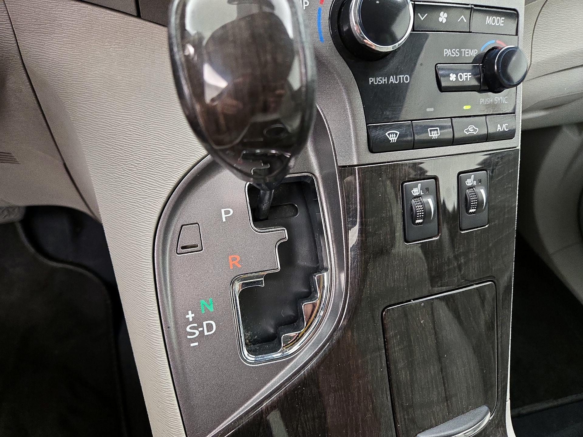 Thumbnail: 2014 Toyota Venza - 17