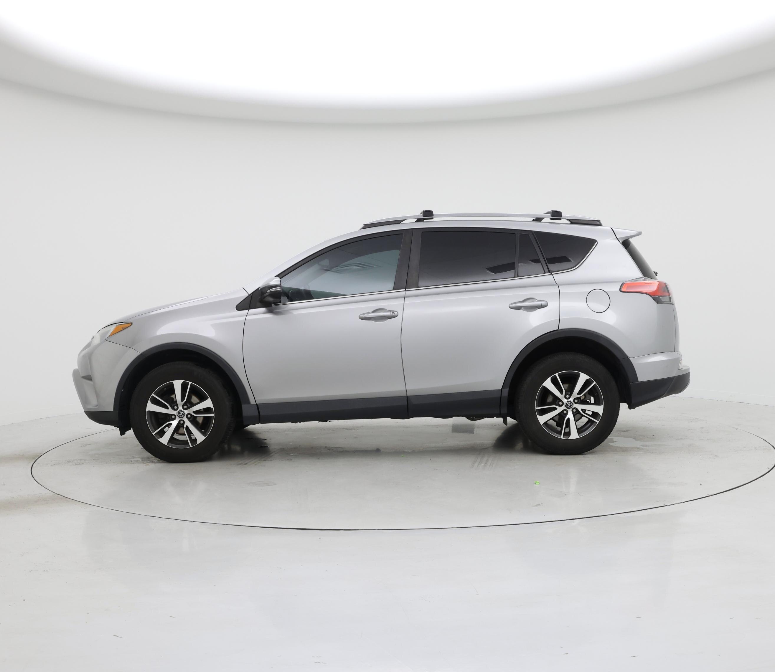 Thumbnail: 2017 Toyota RAV4 - 3