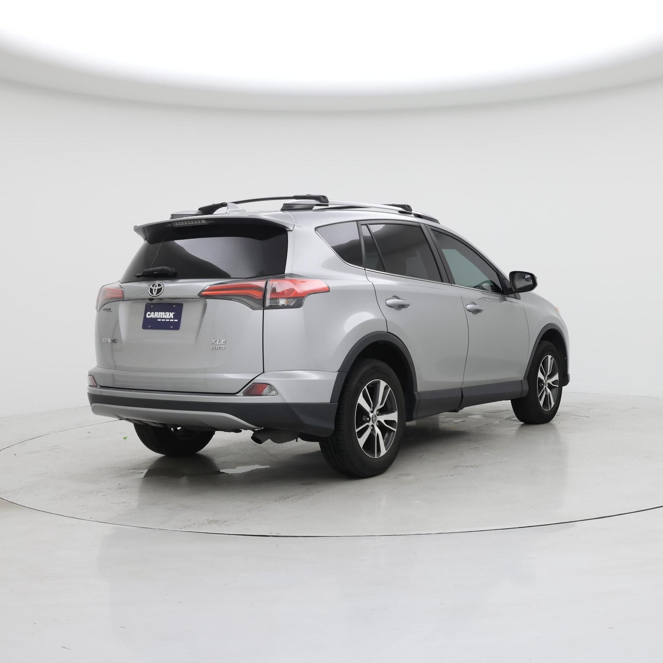 Thumbnail: 2017 Toyota RAV4 - 8