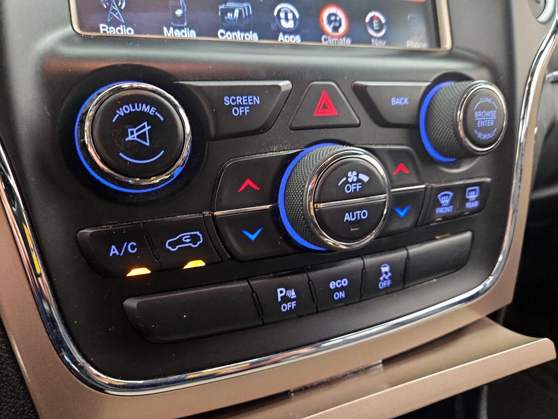 Thumbnail: 2015 Jeep Grand Cherokee - 17