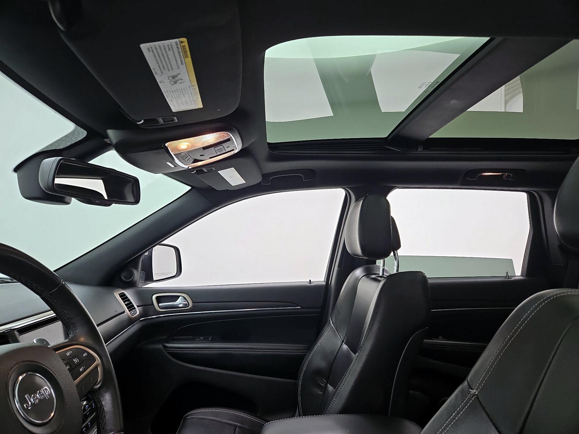 Thumbnail: 2015 Jeep Grand Cherokee - 20