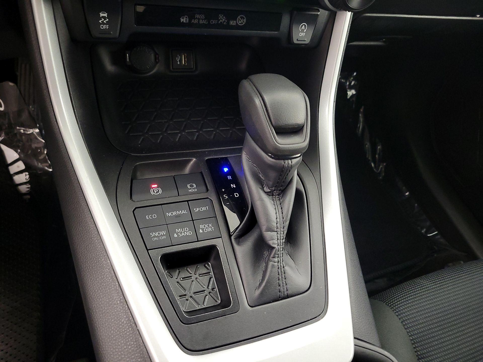 Thumbnail: 2024 Toyota RAV4 - 17