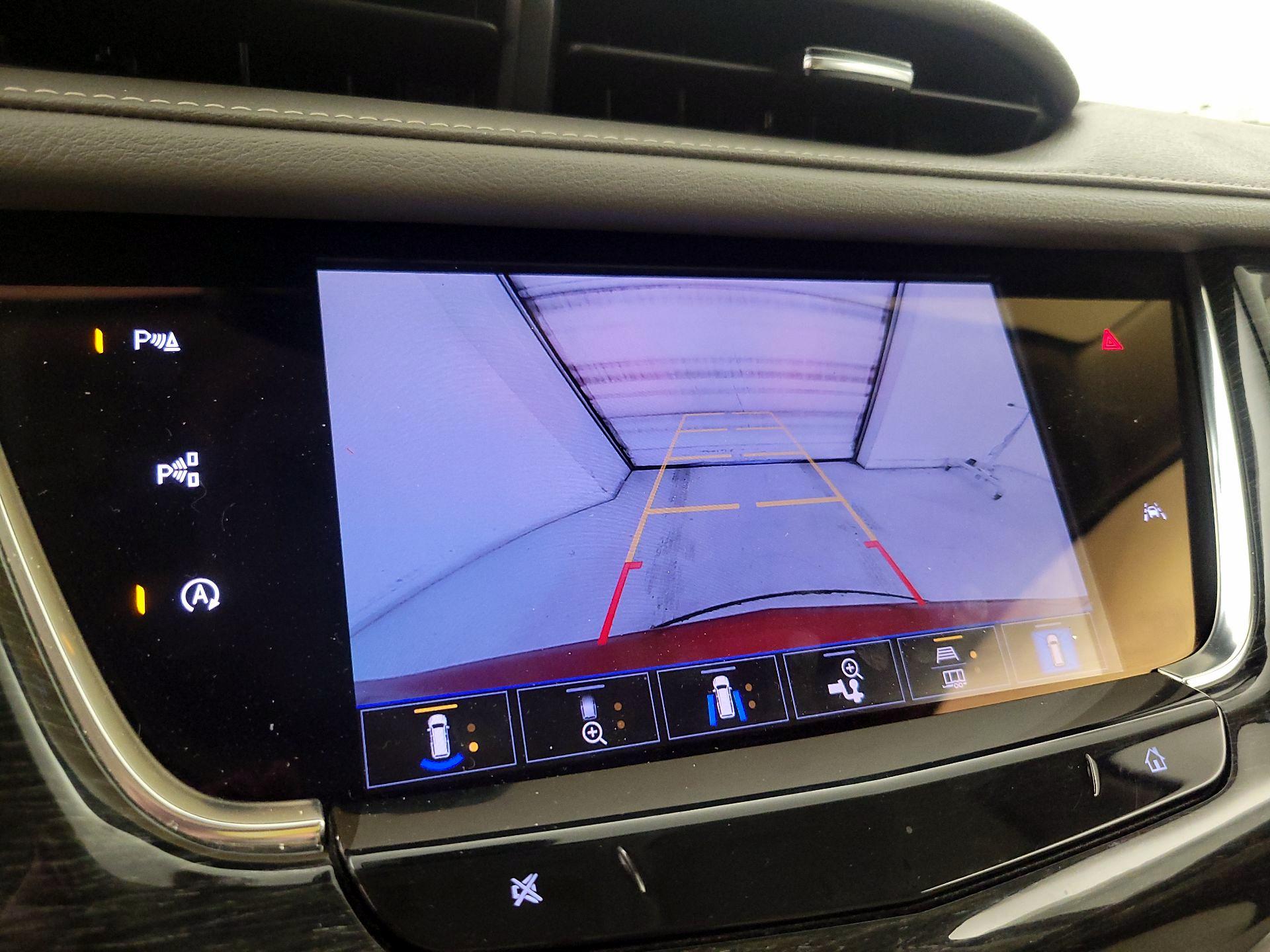 Thumbnail: 2022 Cadillac XT6 - 14