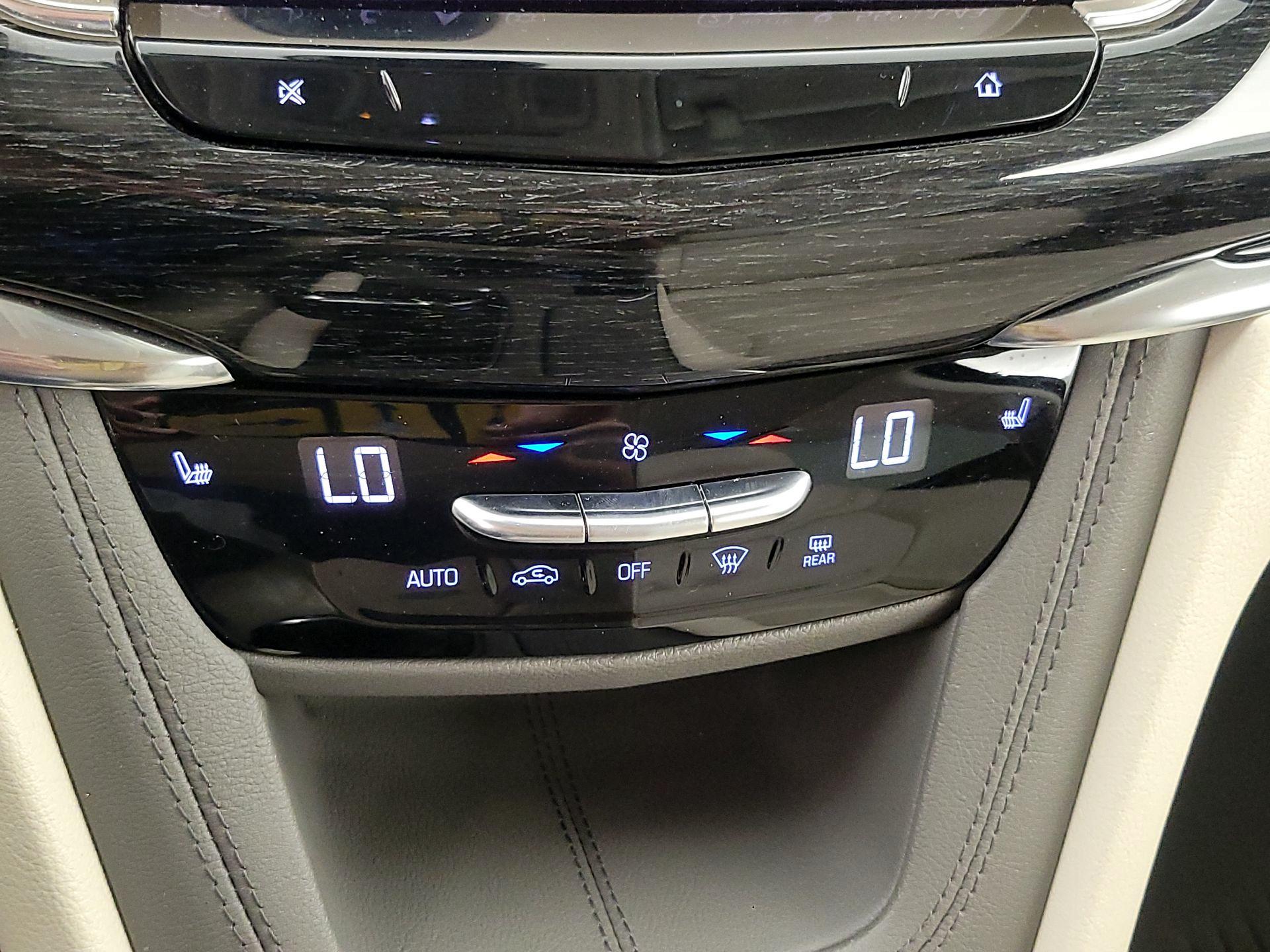 Thumbnail: 2022 Cadillac XT6 - 16