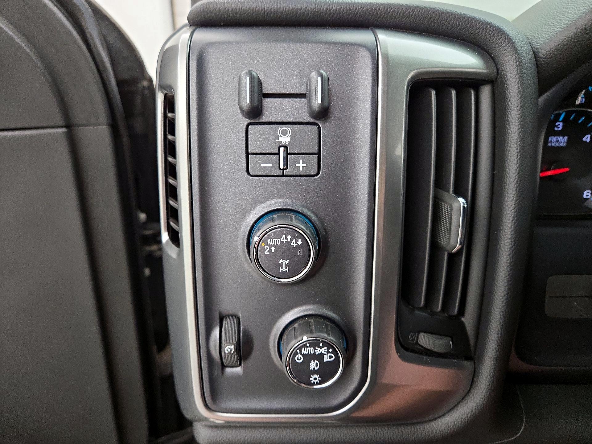 Thumbnail: 2017 Chevrolet Silverado 1500 - 13